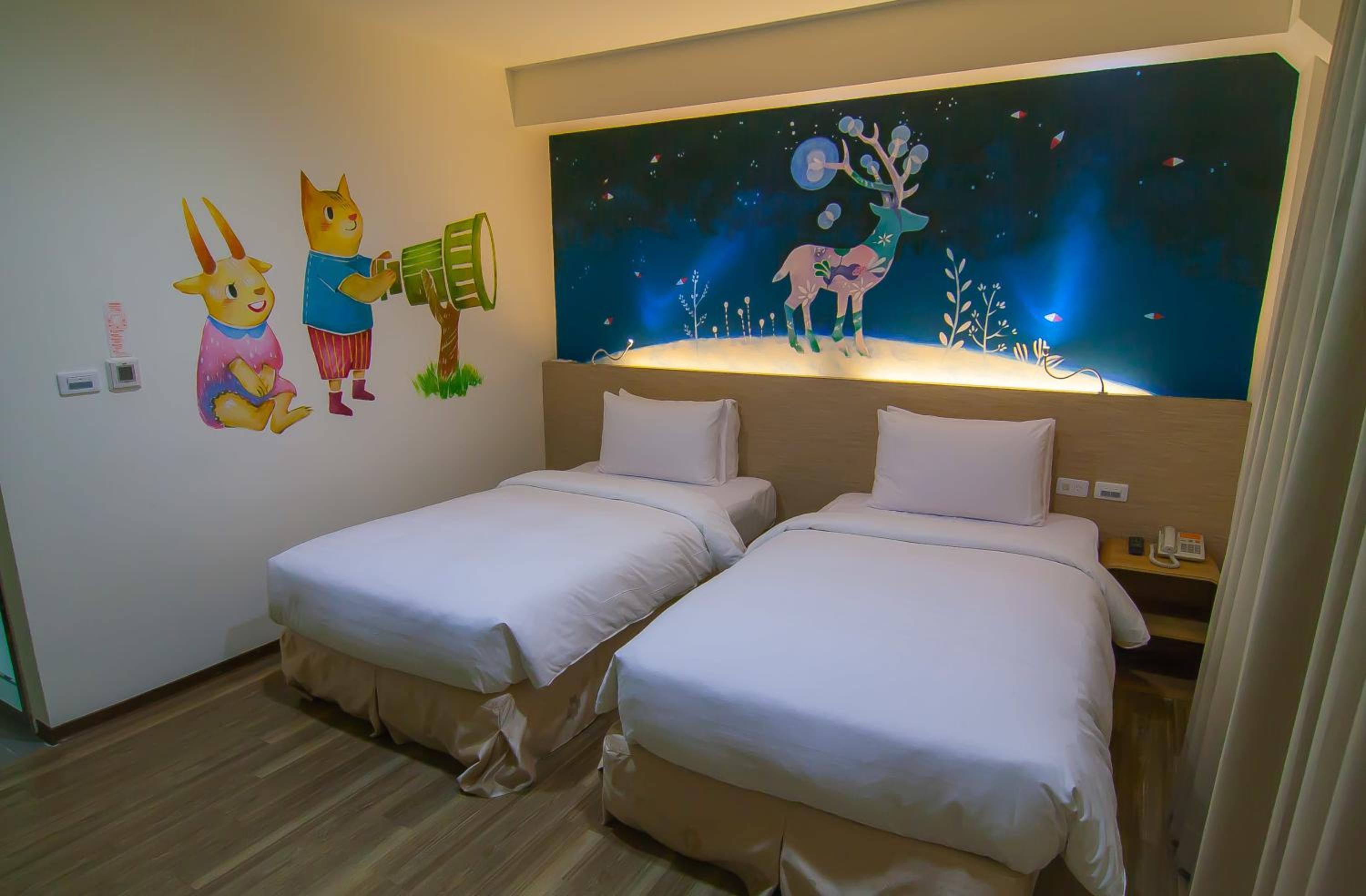 Twin Room with Shower - Photo 4