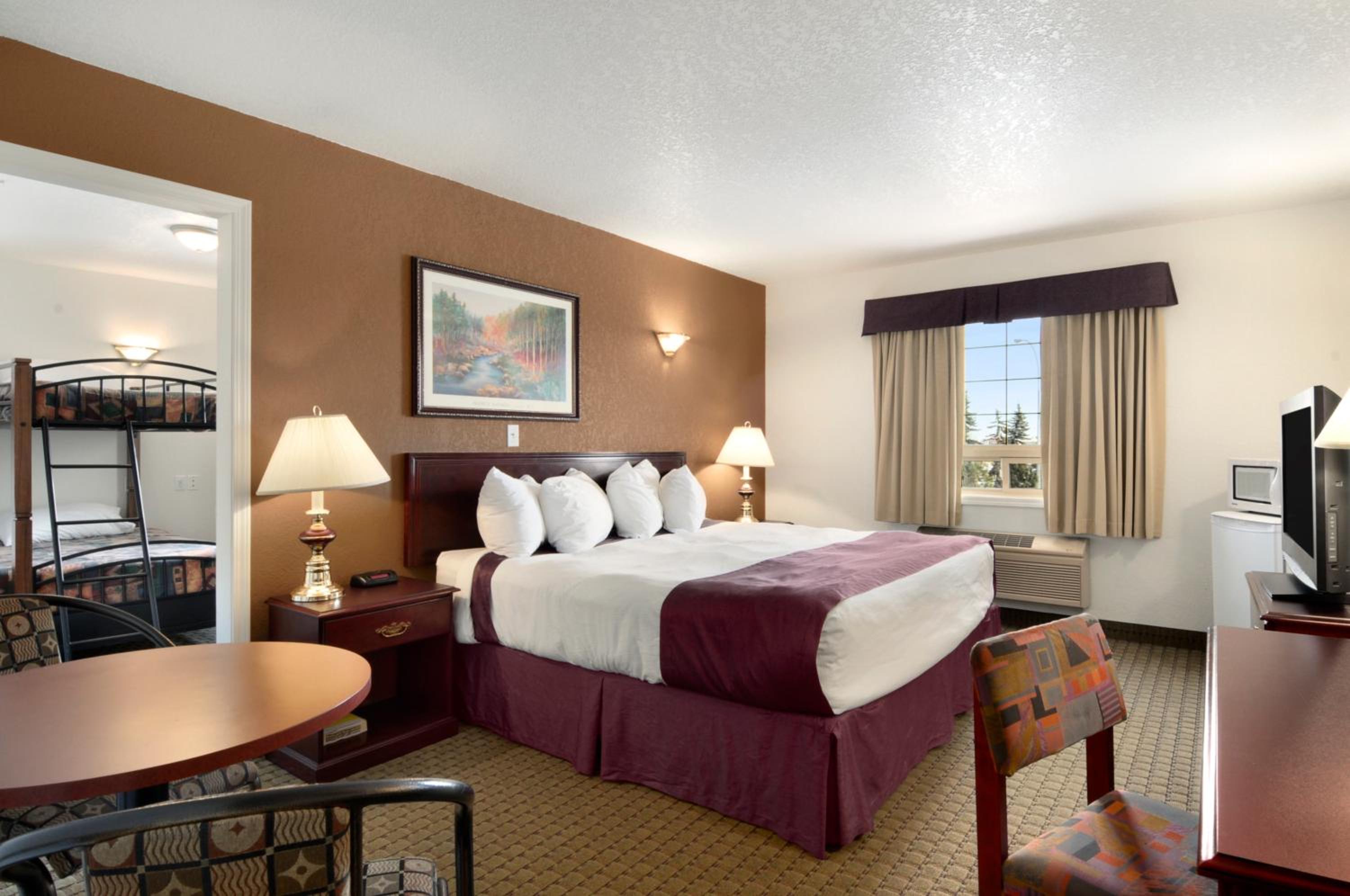 One-Bedroom King Suite with Bunk Bed - Non-Smoking - Photo 1