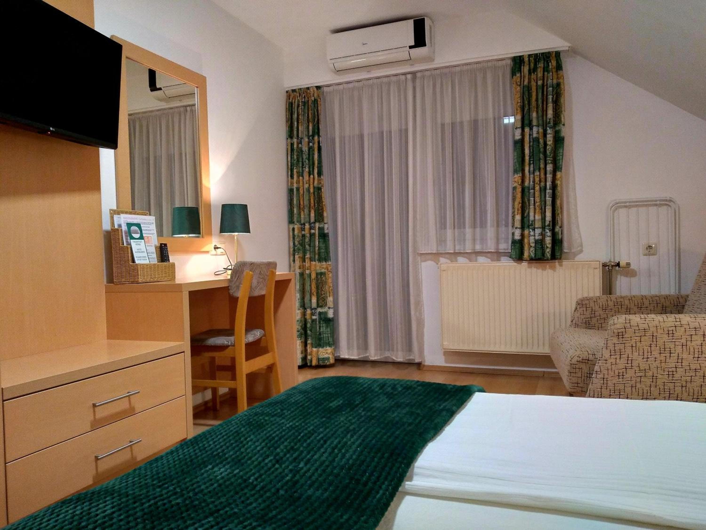 Standard Double or Twin Room with Balcony - Photo 1