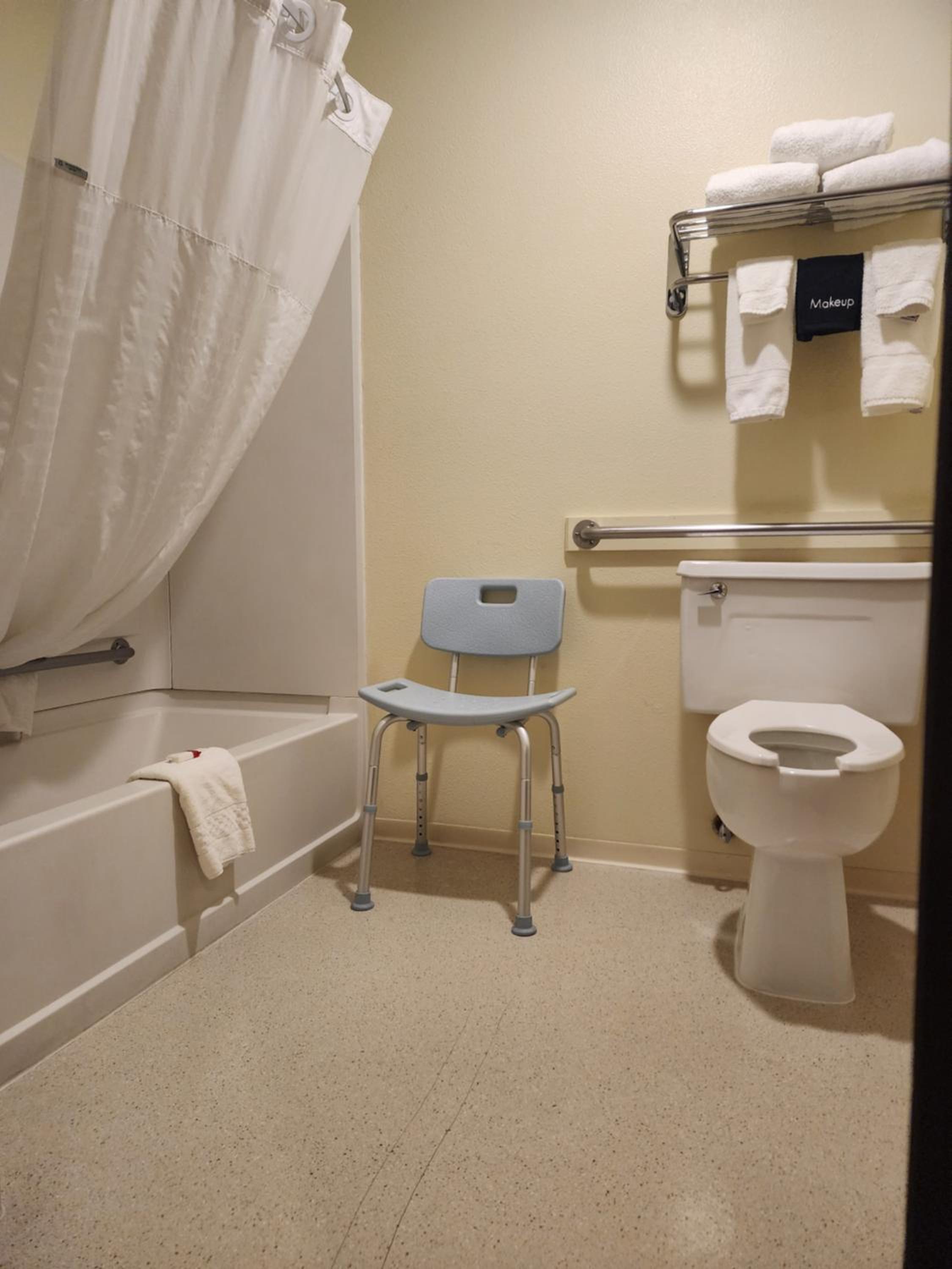 King Room - Disability Access/Non-Smoking - Photo 5