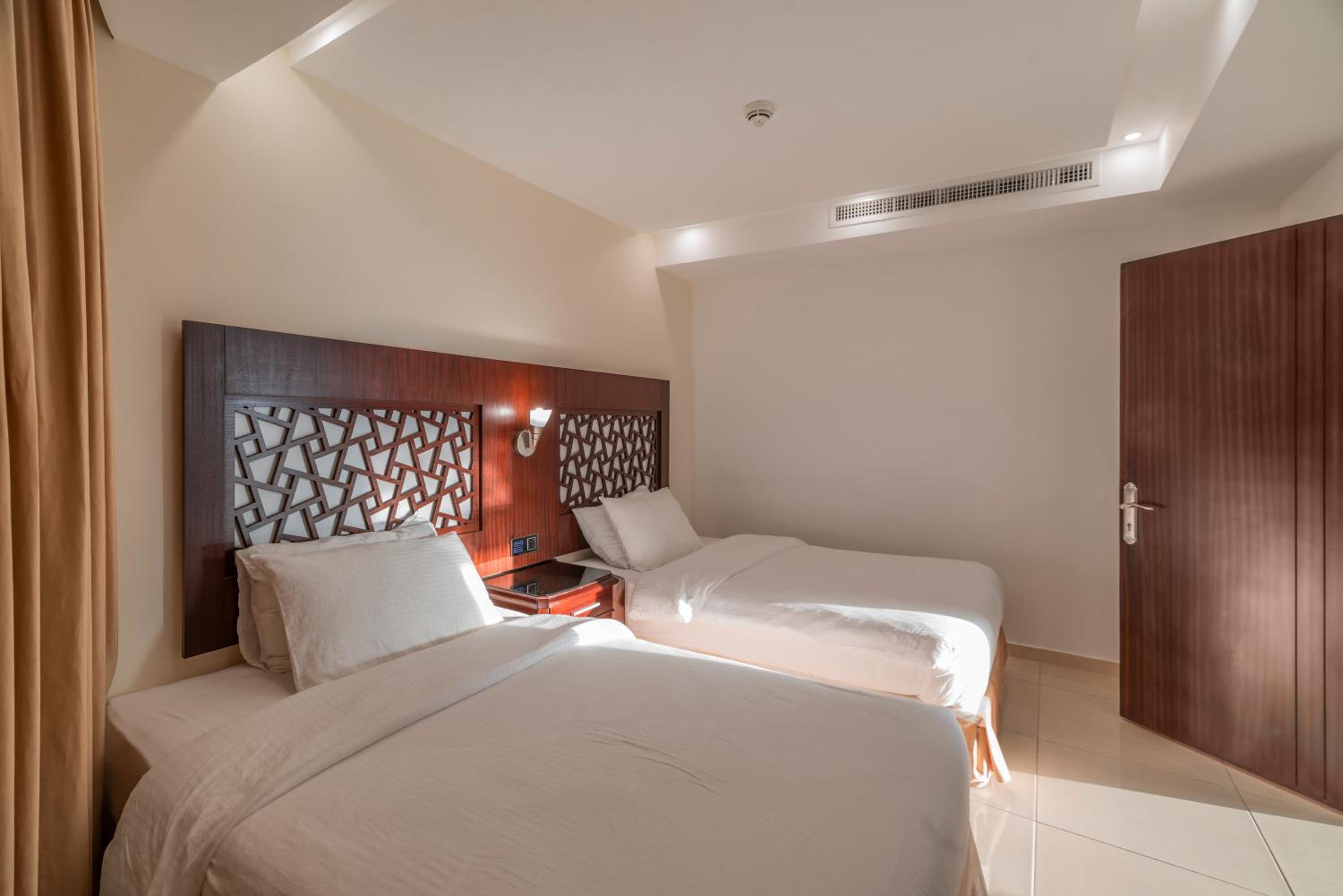 Executive Suite - Photo 3