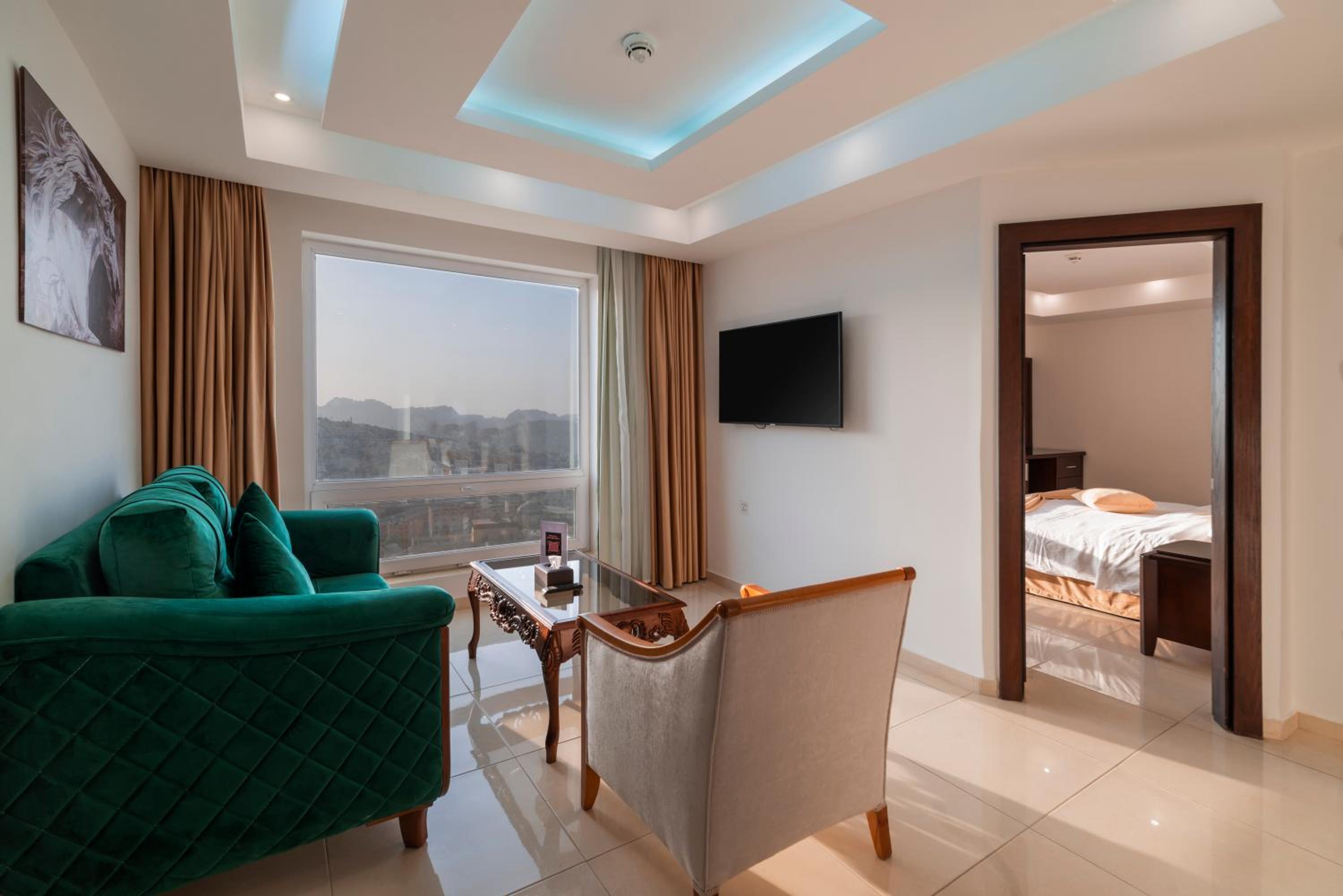 Executive Suite - Photo 6