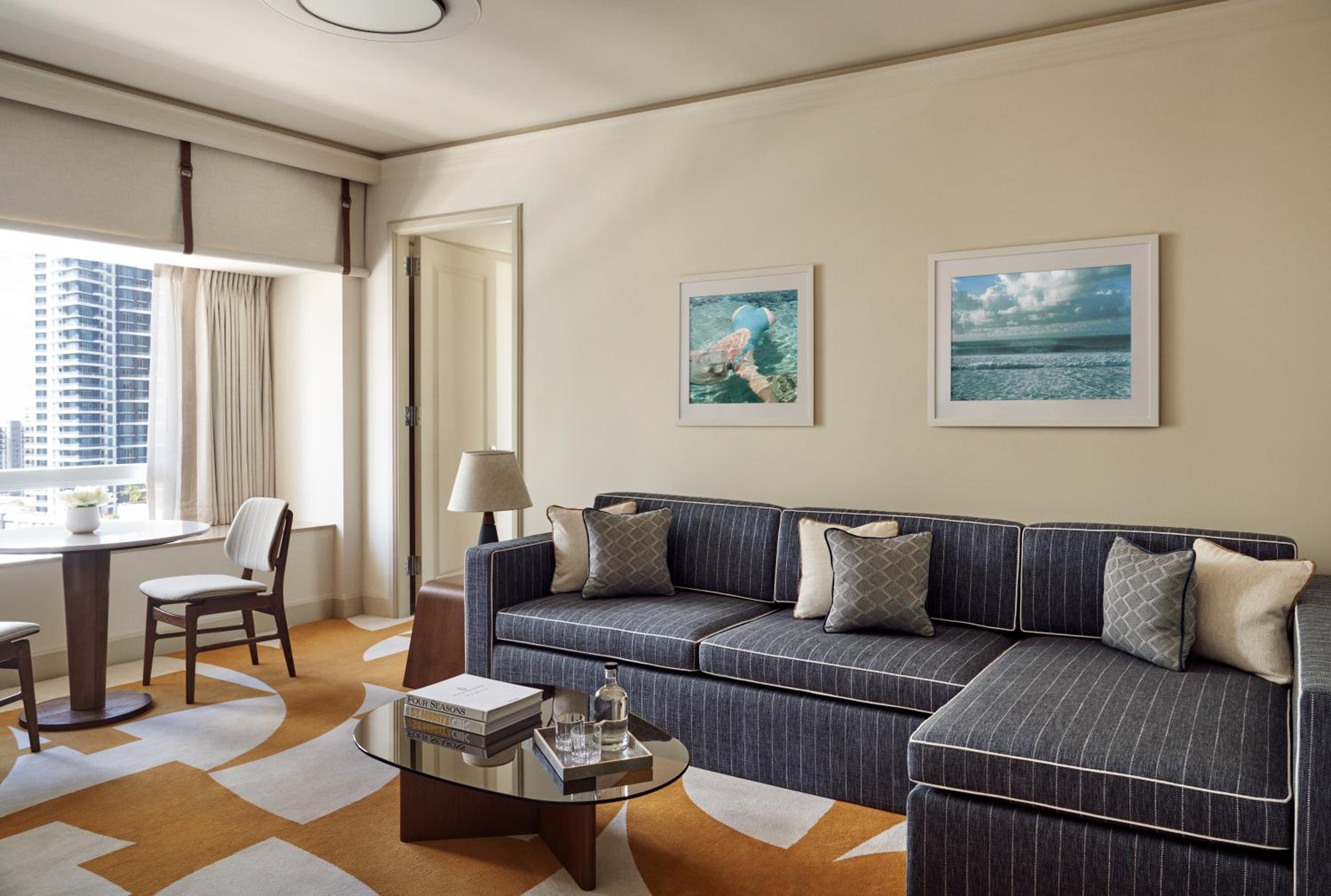 Grand Cityscape Corner Suite