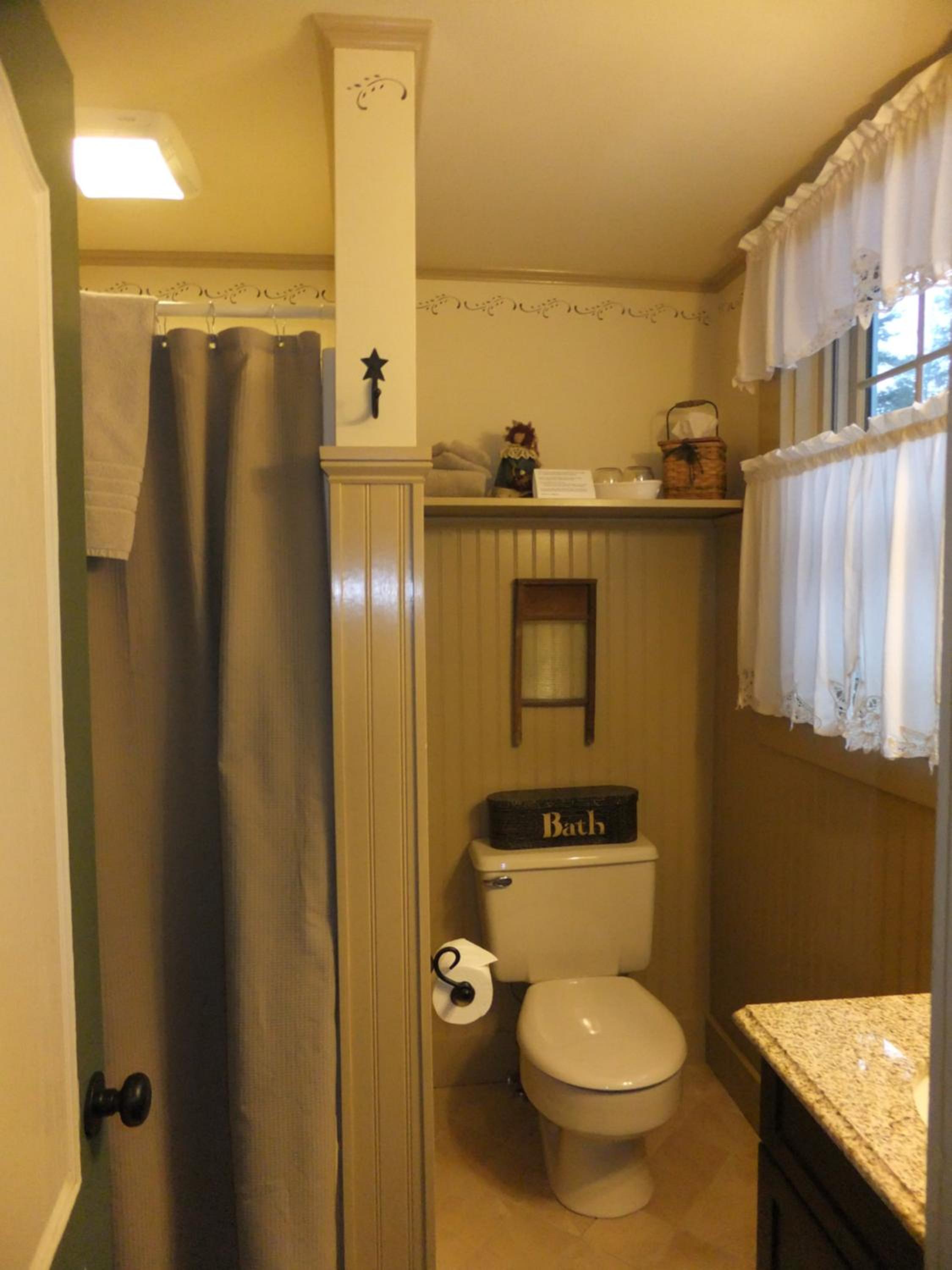Queen Room photo 2