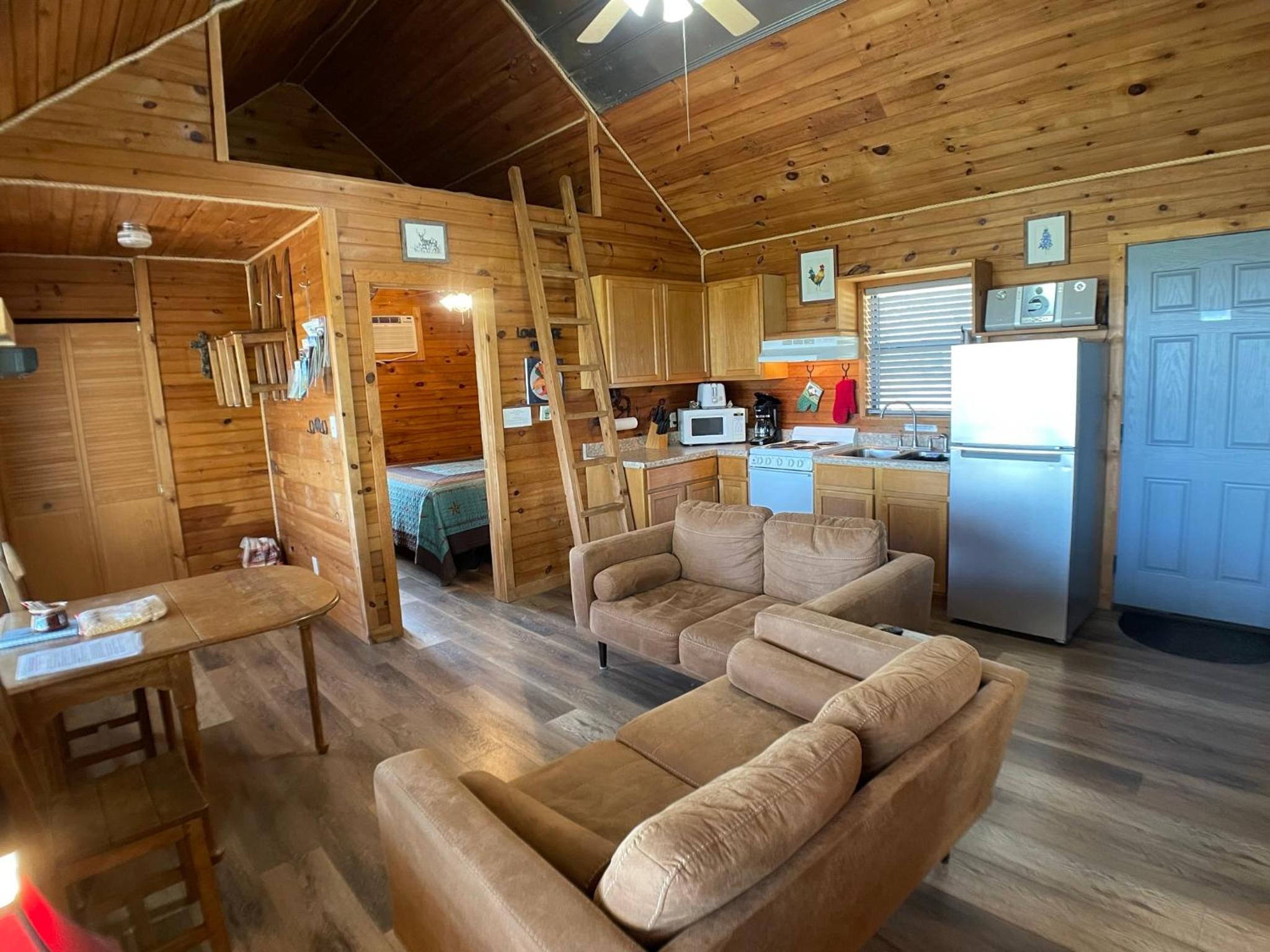 Superior Queen Cabin