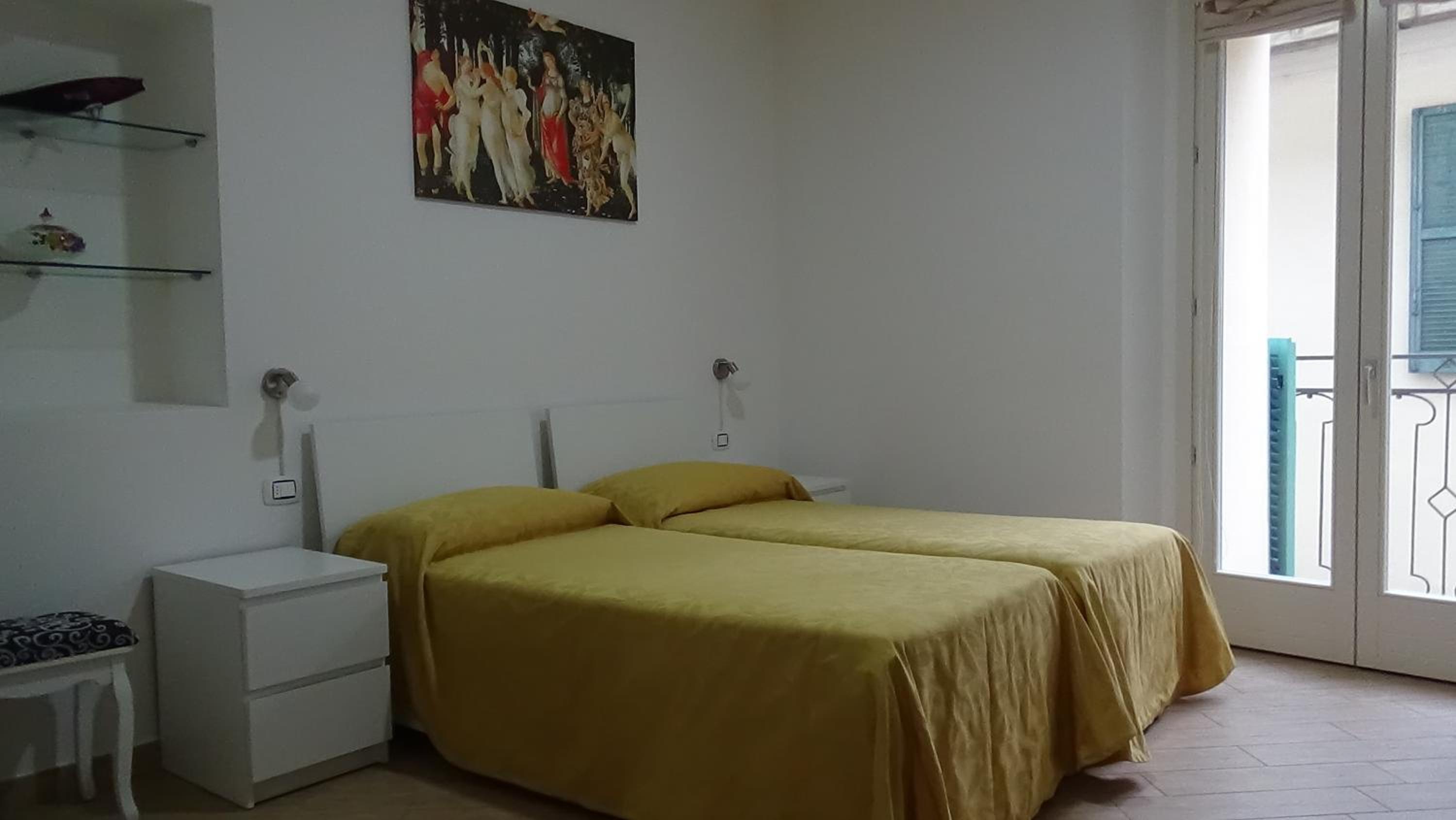 One-Bedroom Apartment photo 1