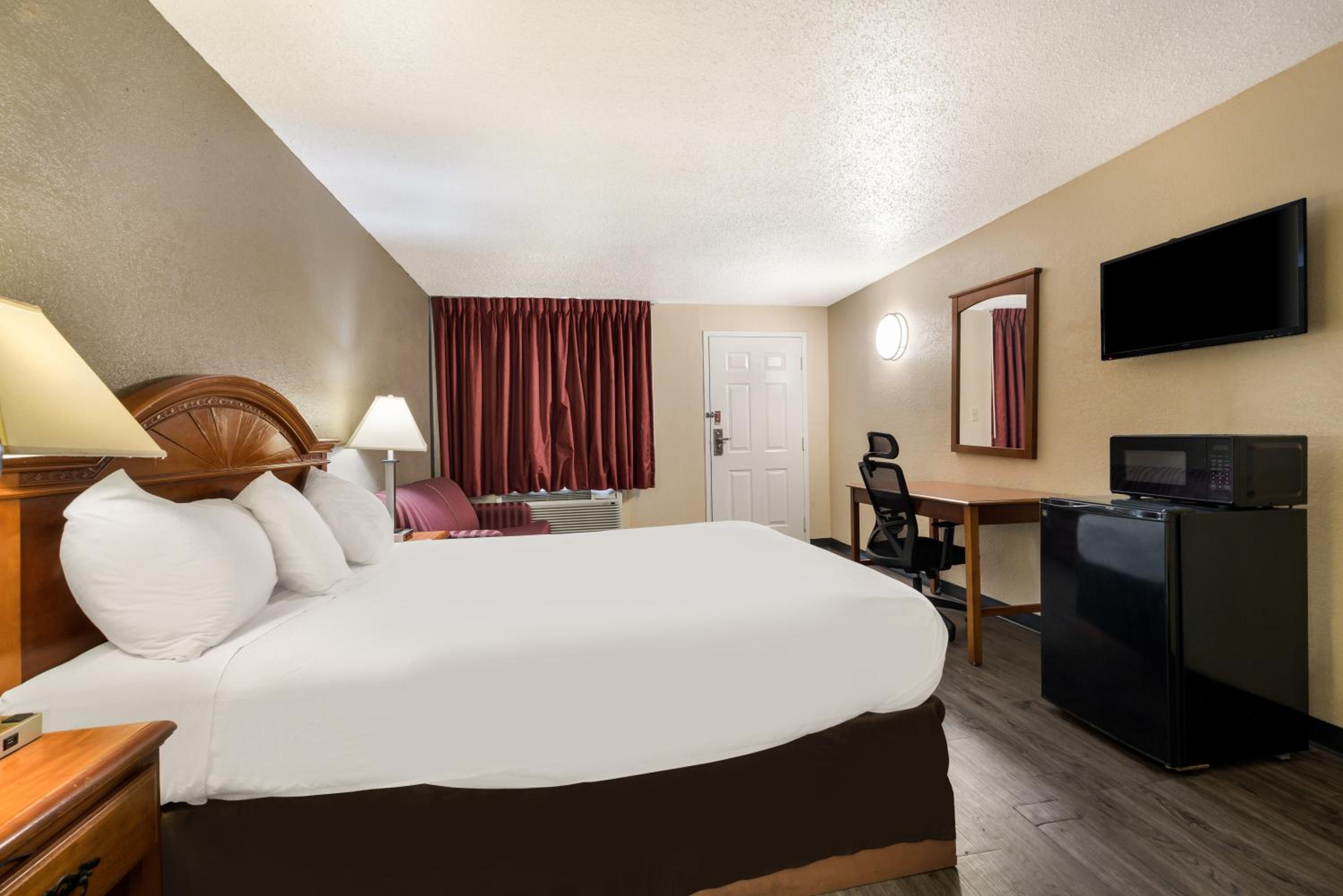 Queen Room - Disability Access - Photo 5