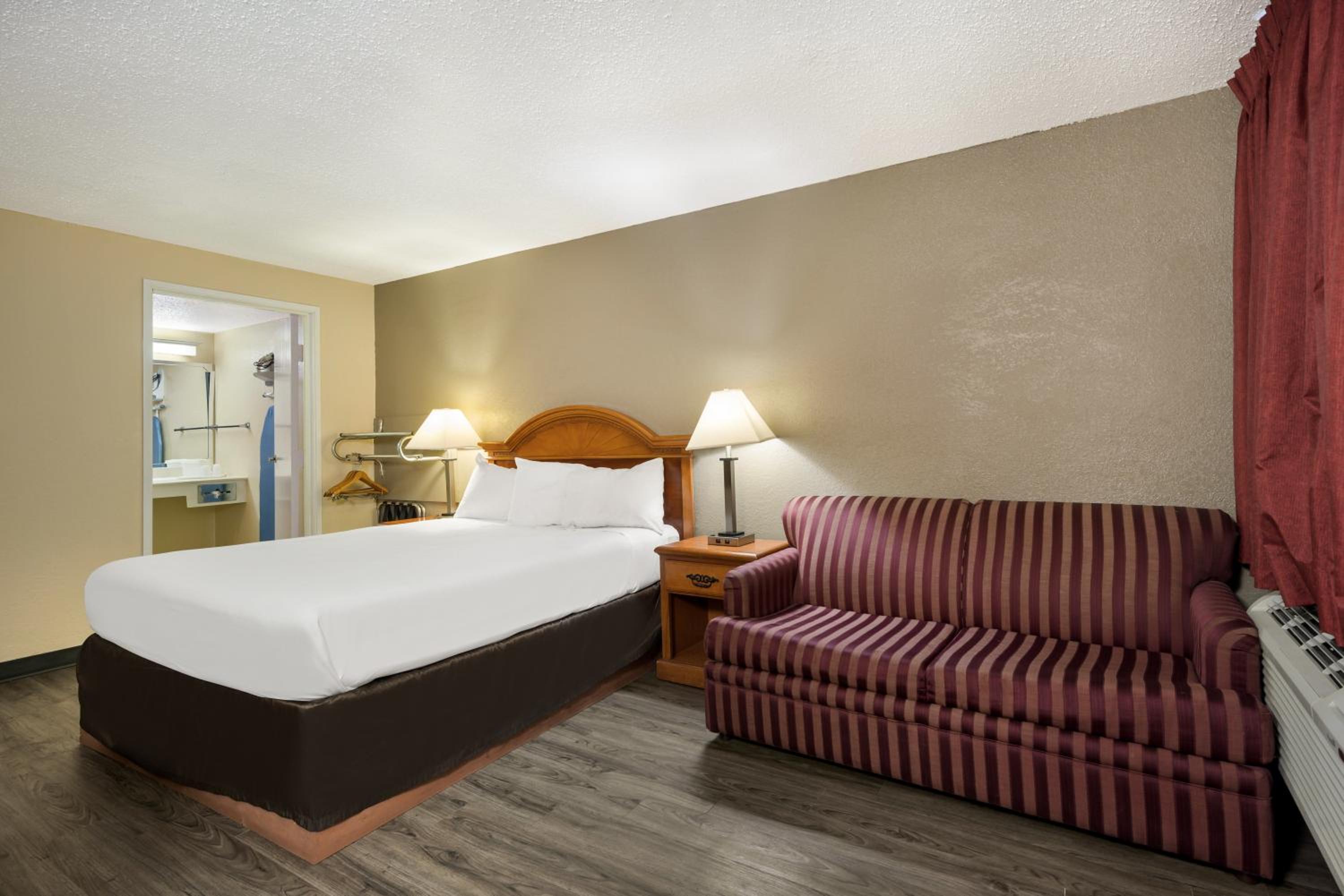 Queen Room - Disability Access - Photo 2