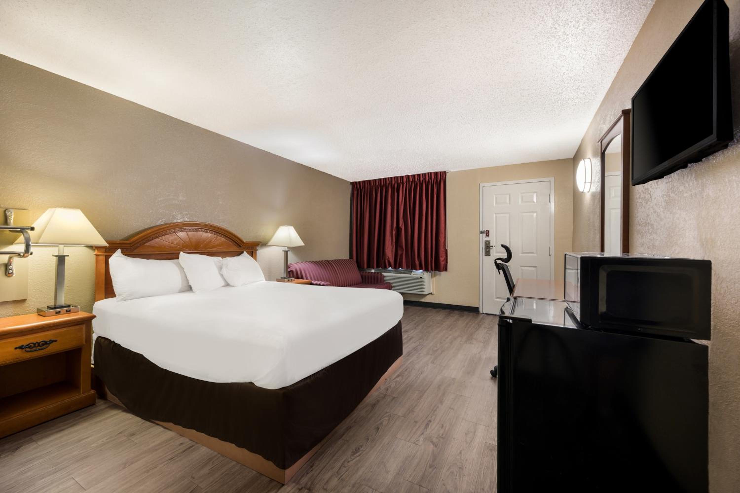 Queen Room - Disability Access - Photo 1