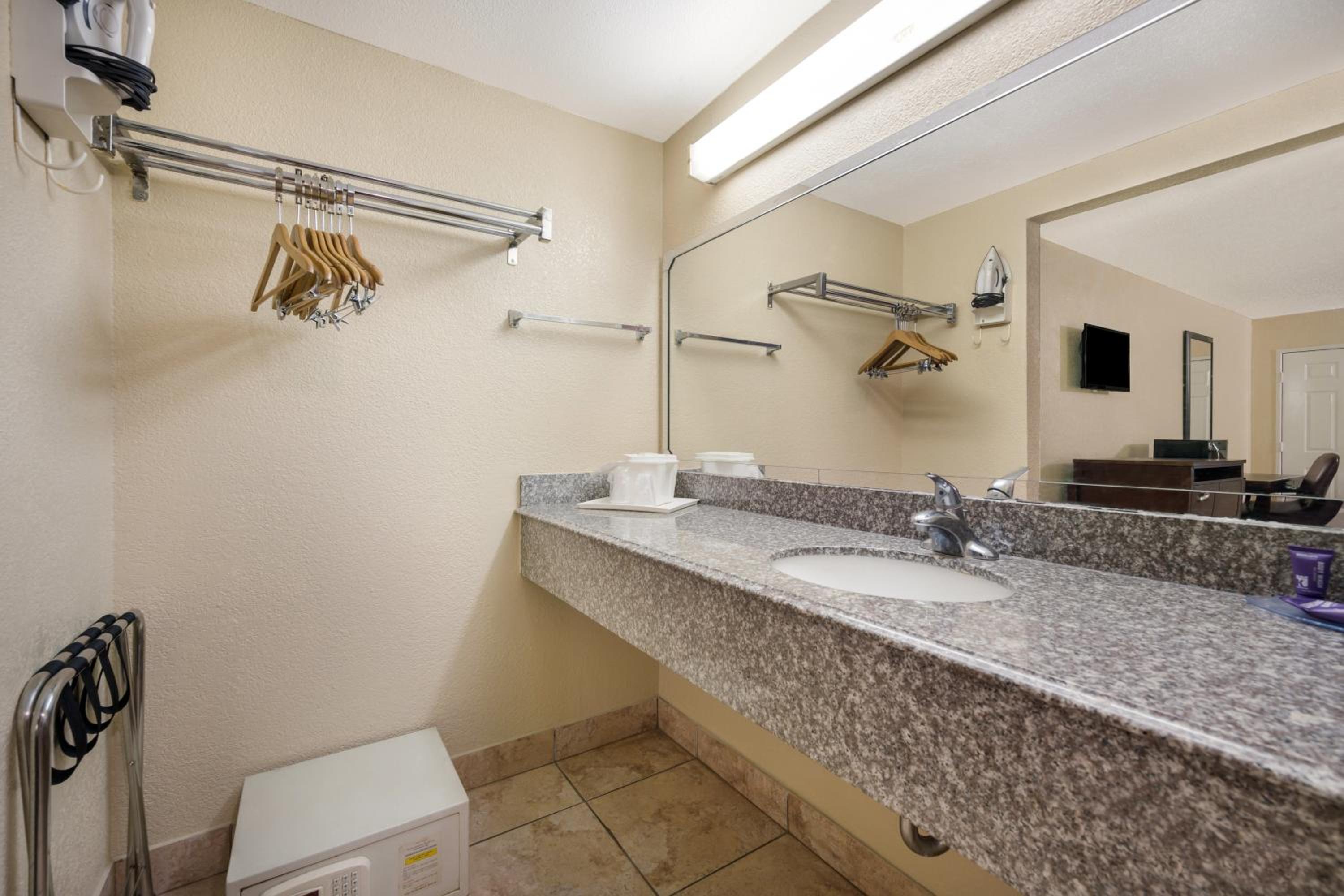 Double Room - Photo 4