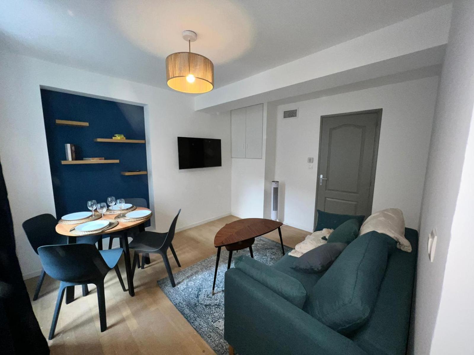 One-Bedroom Apartment - Photo 1