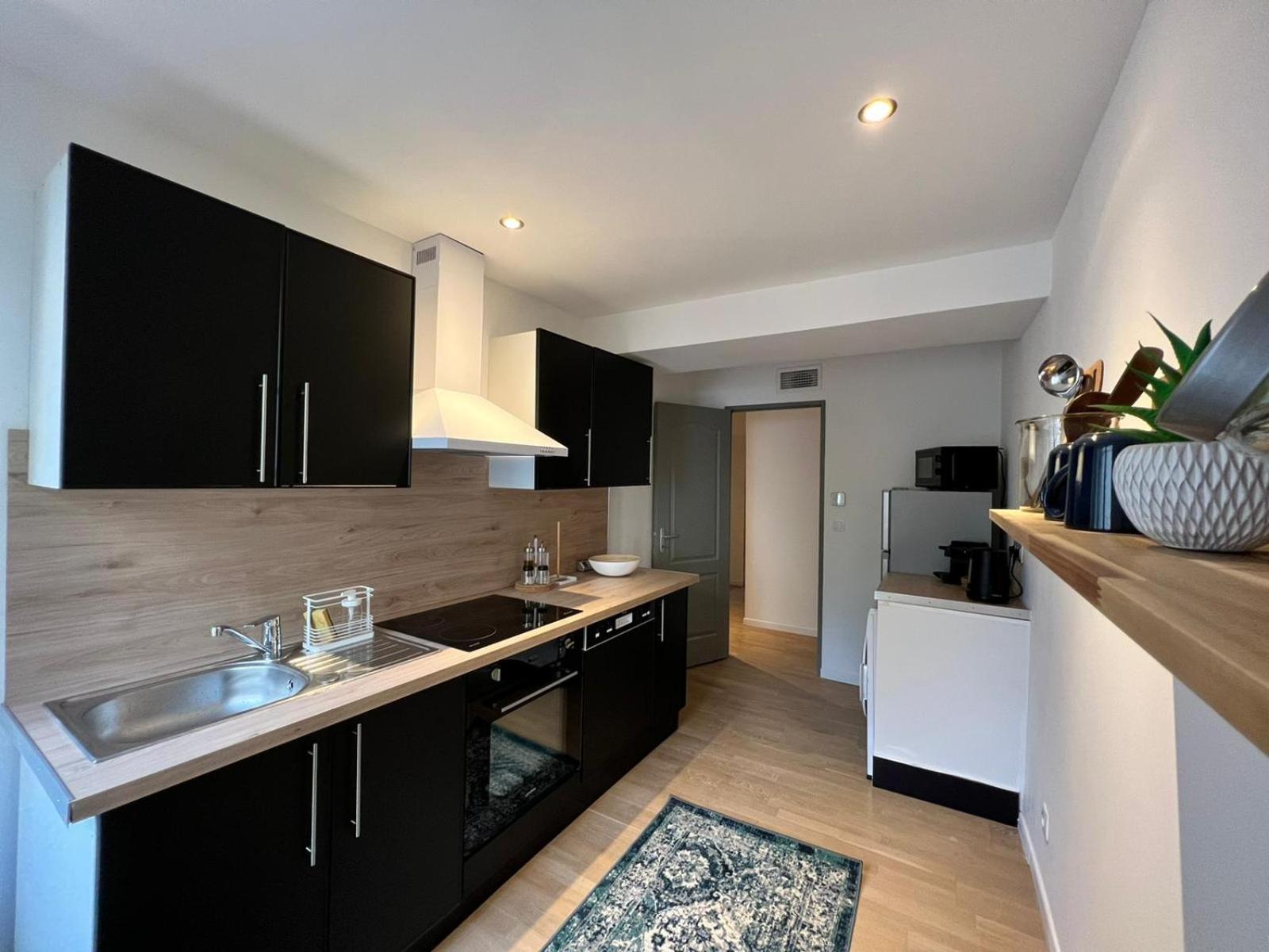 One-Bedroom Apartment - Photo 3