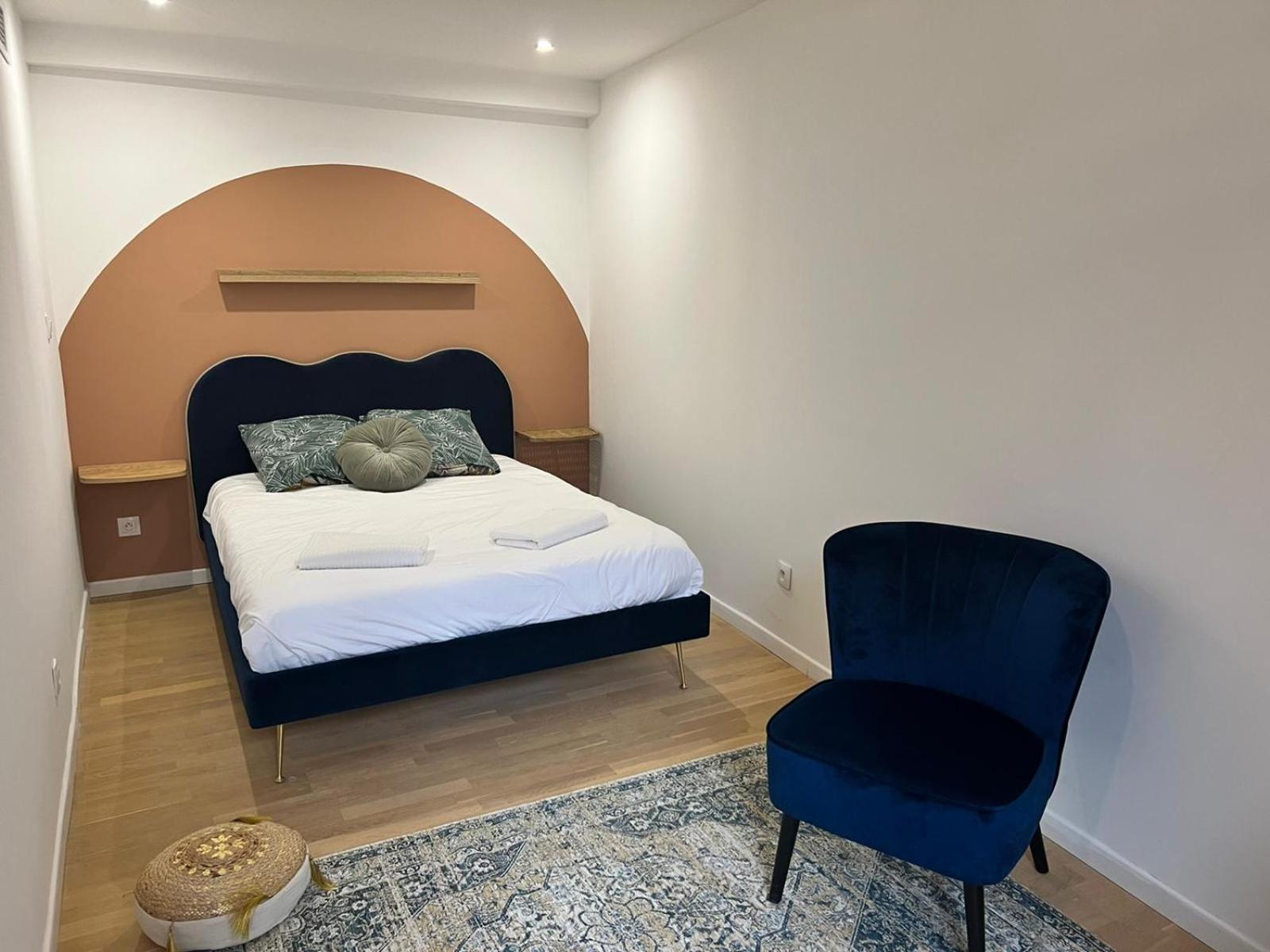 One-Bedroom Apartment - Photo 8