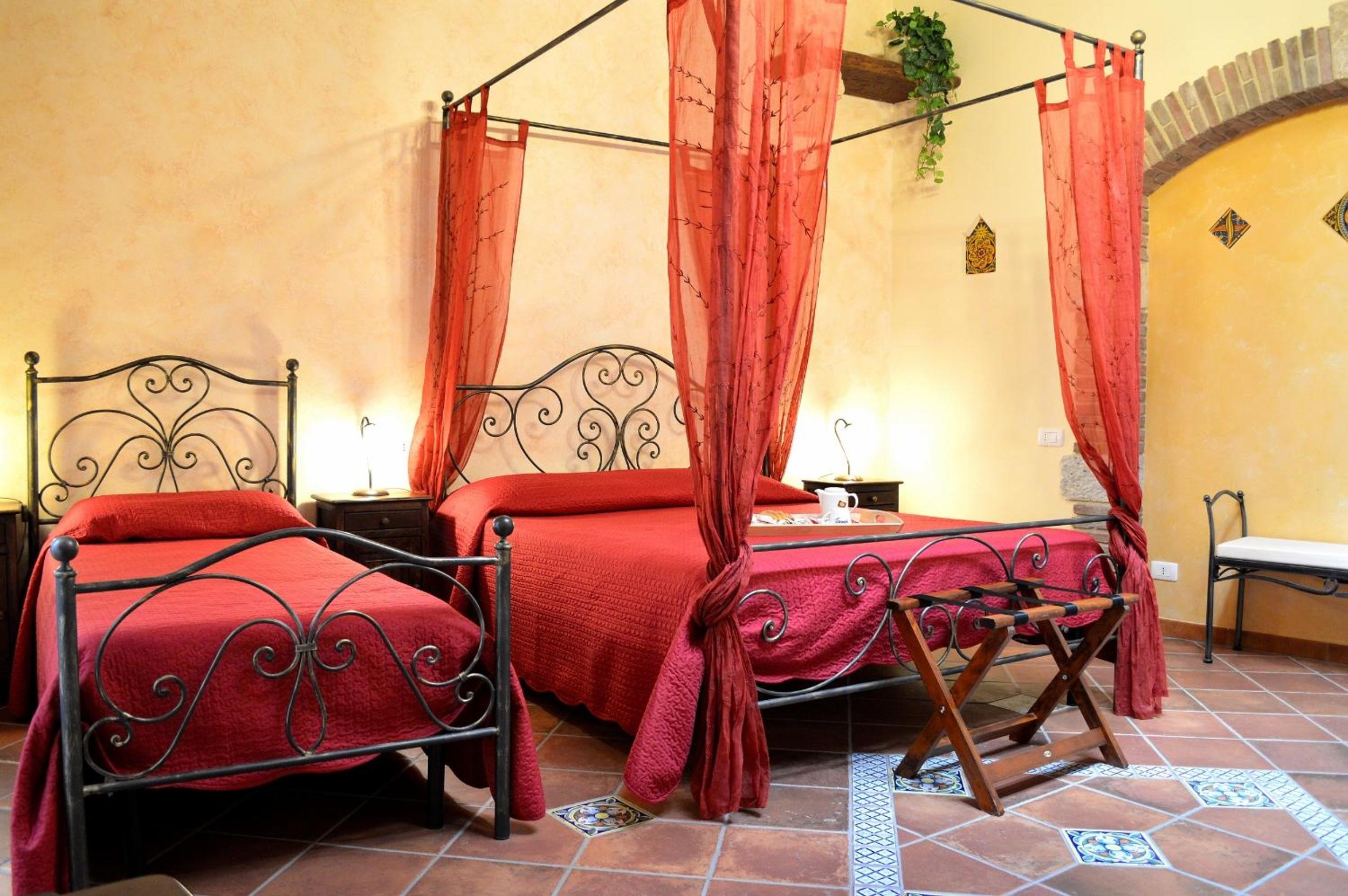 Suite - Photo 1