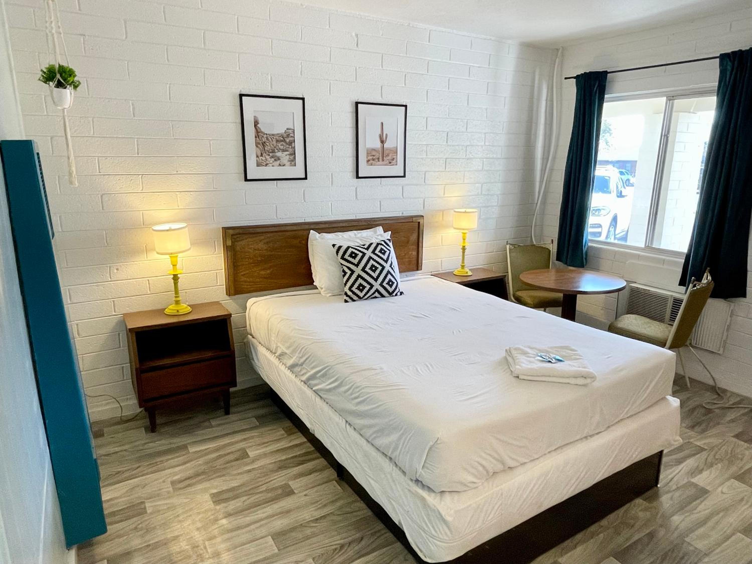 Queen Room - Photo 9