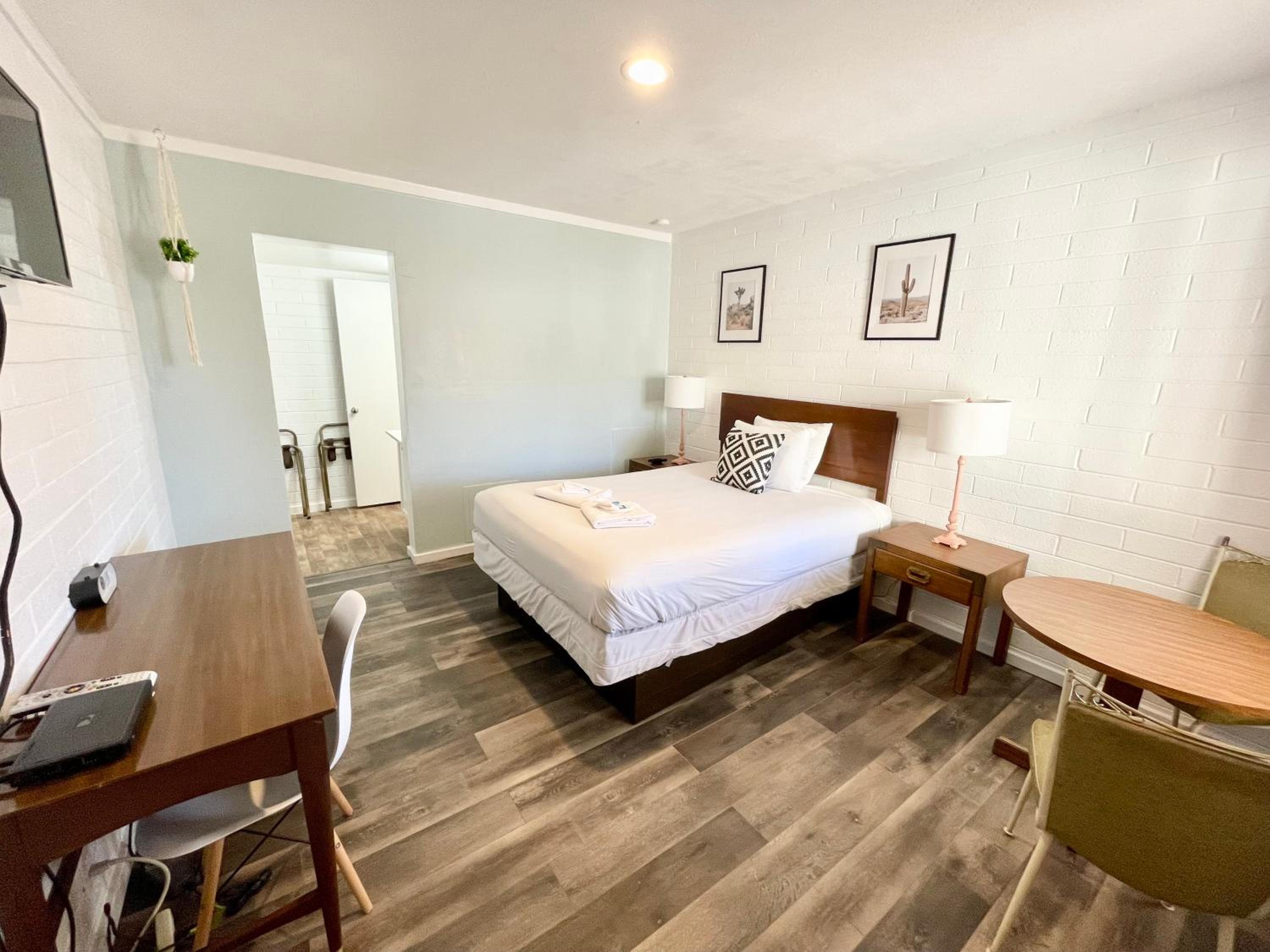 Queen Room - Photo 5