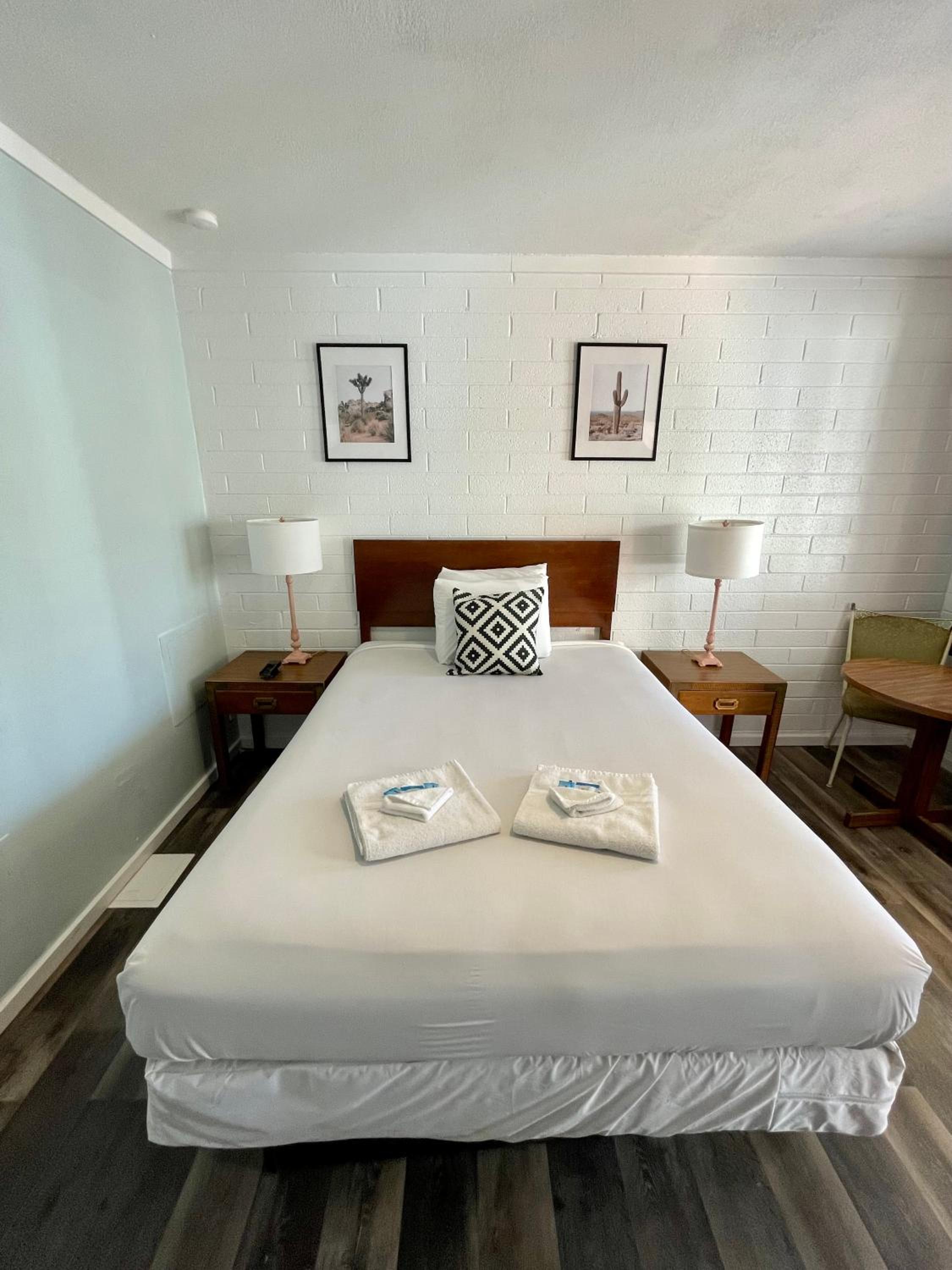 Queen Room - Photo 6