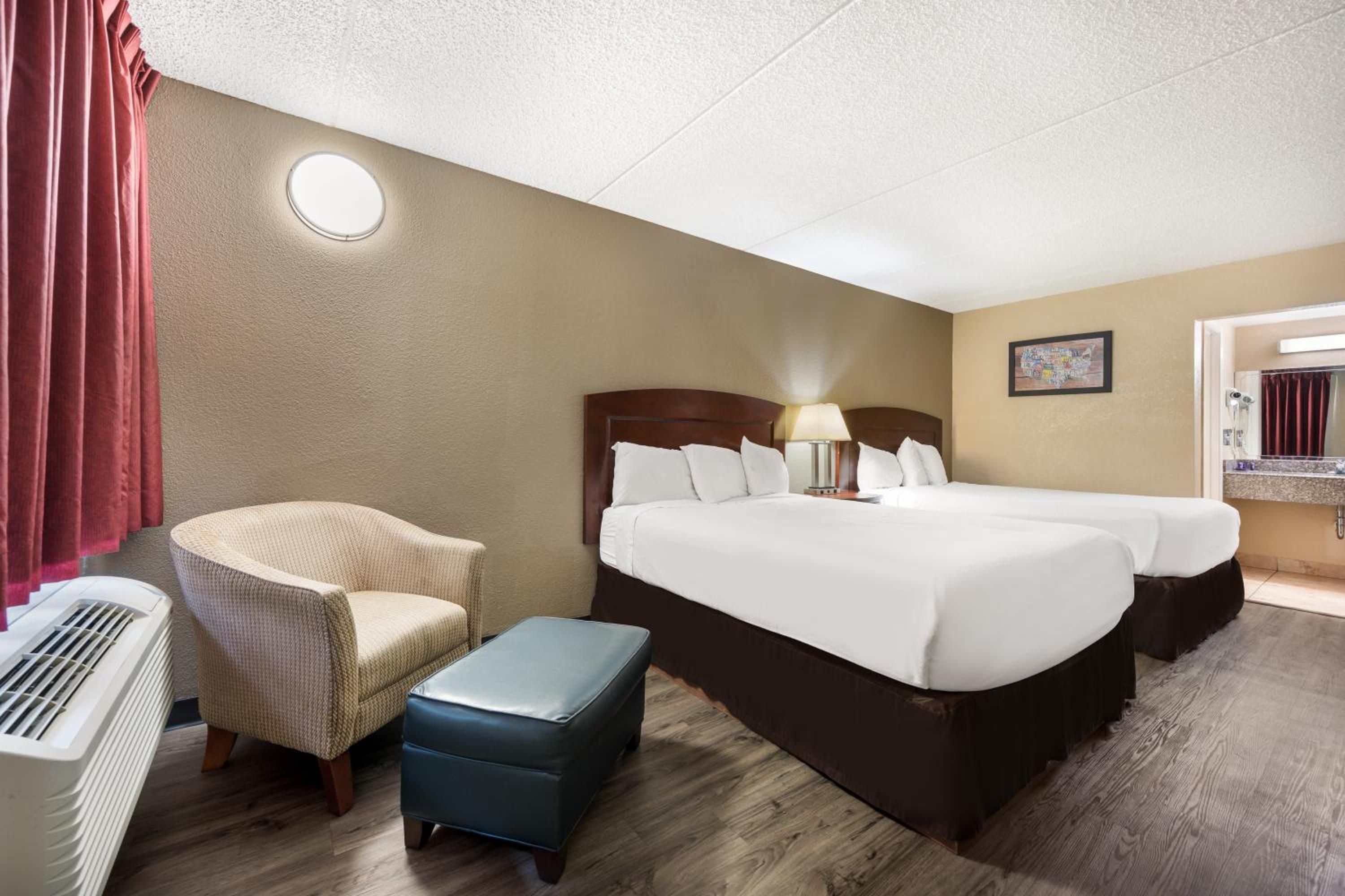 Queen Room with Two Queen Beds - Non-Smoking - Photo 1