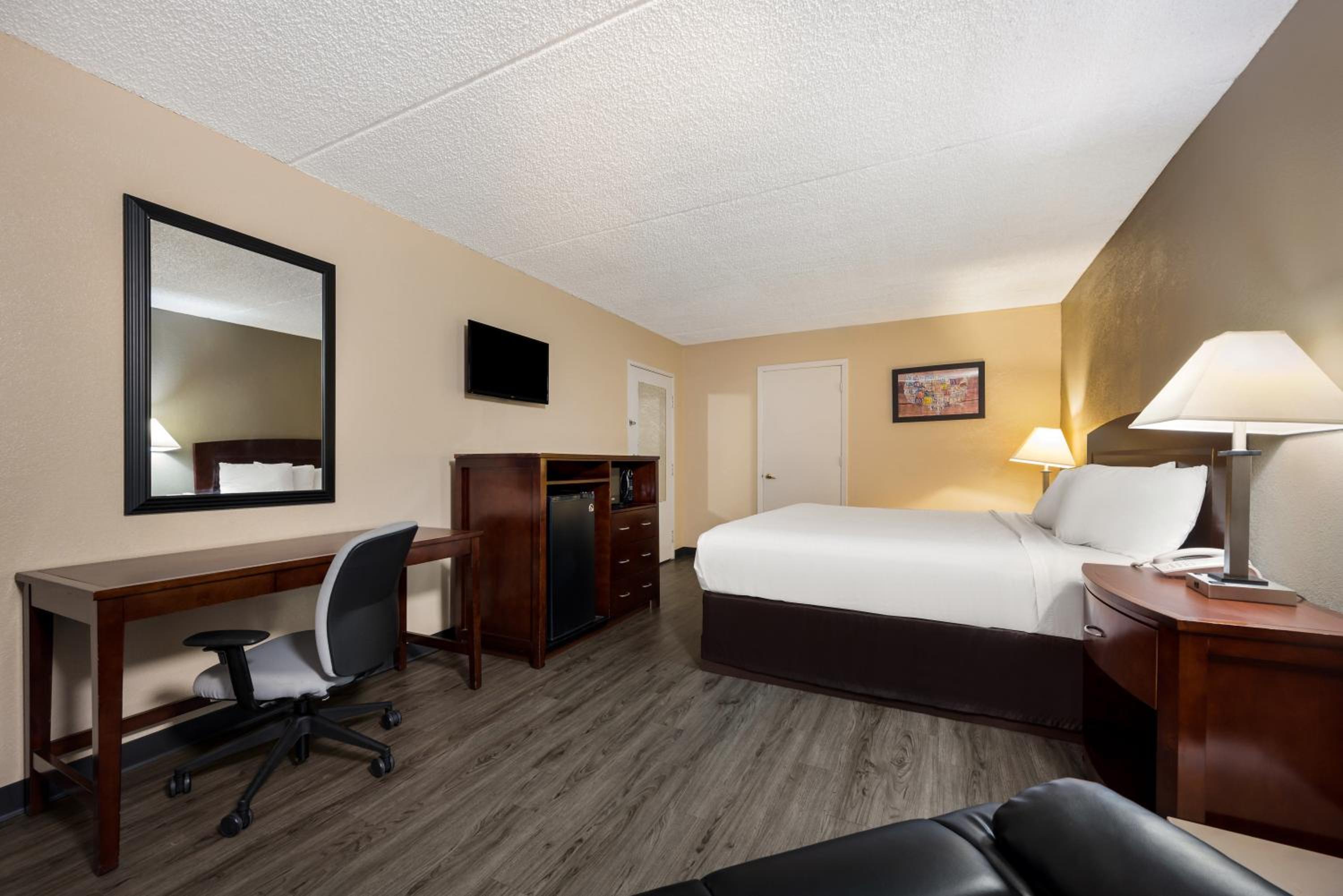 King Room - Non-Smoking - Photo 1