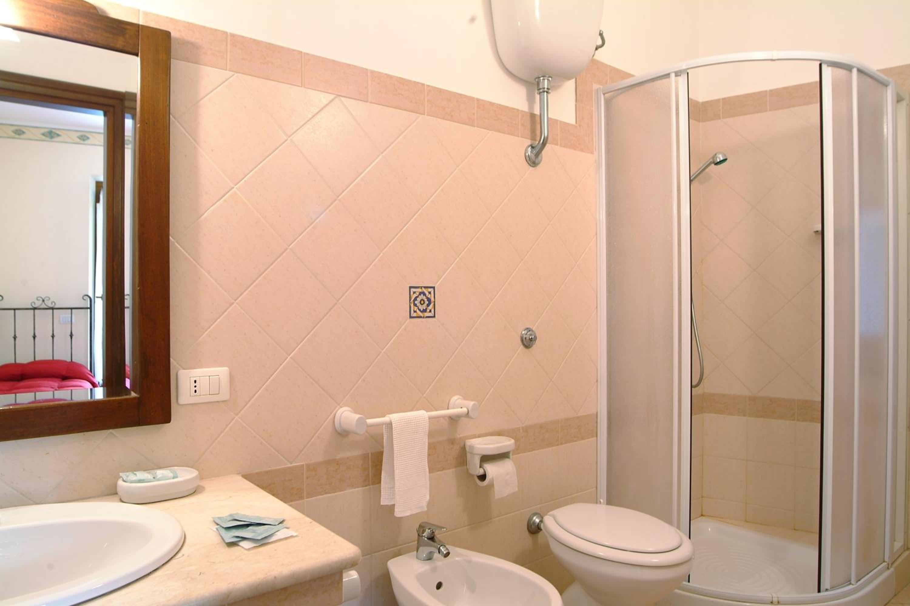 Standard Double Room - Photo 6