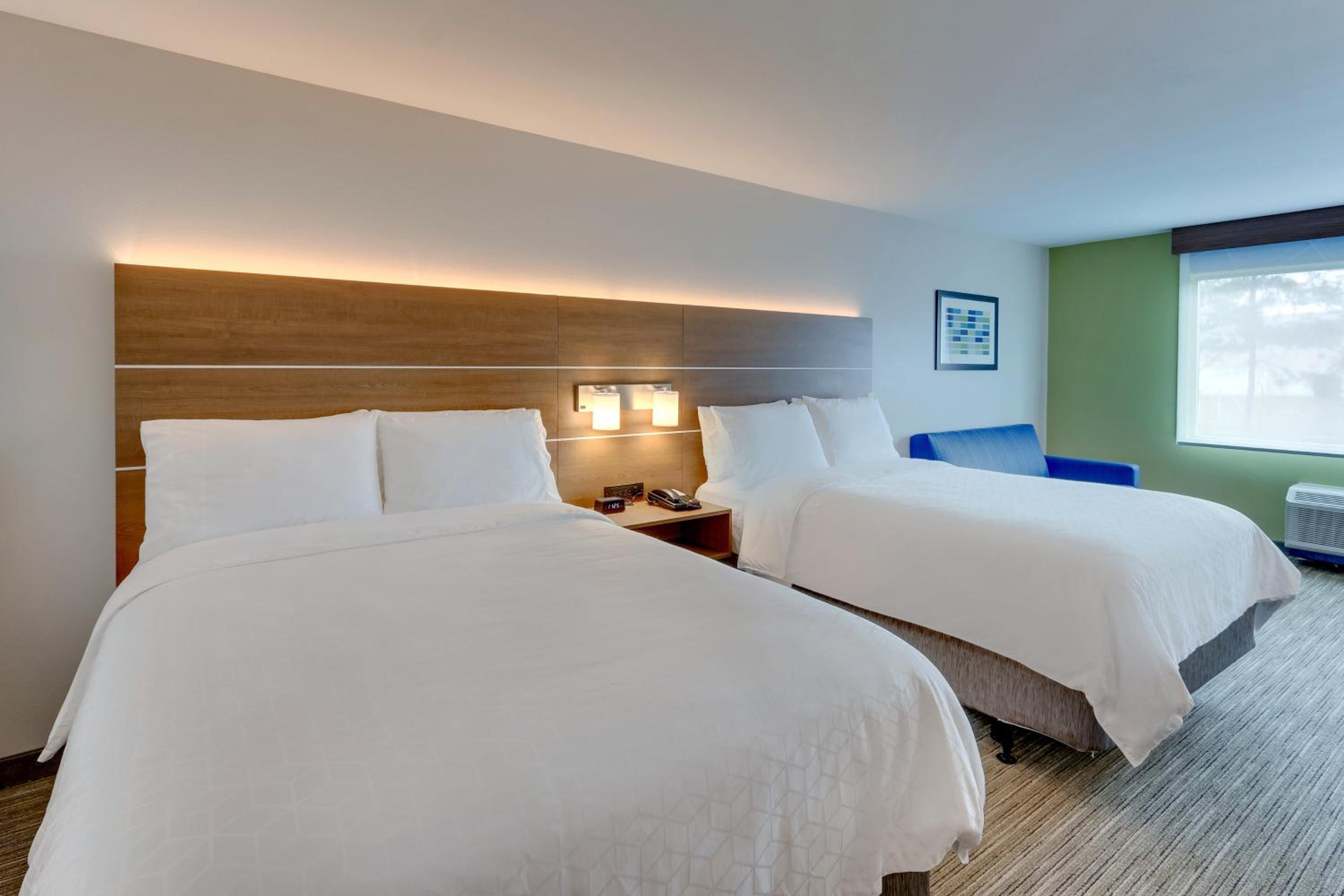 One-Bedroom Queen Suite - Mobility Accessible with Tub - Photo 11