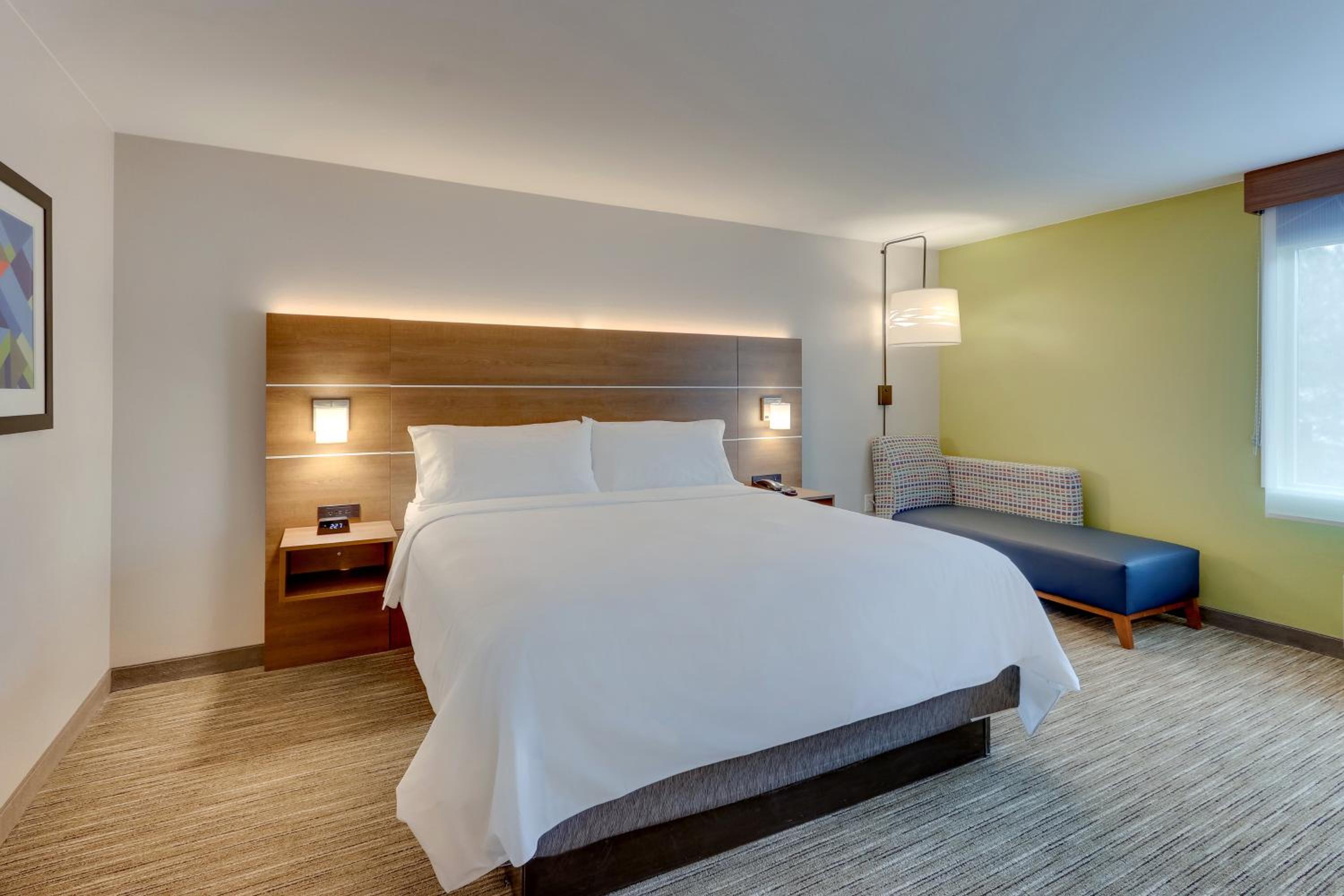 Standard King Room - Photo 6