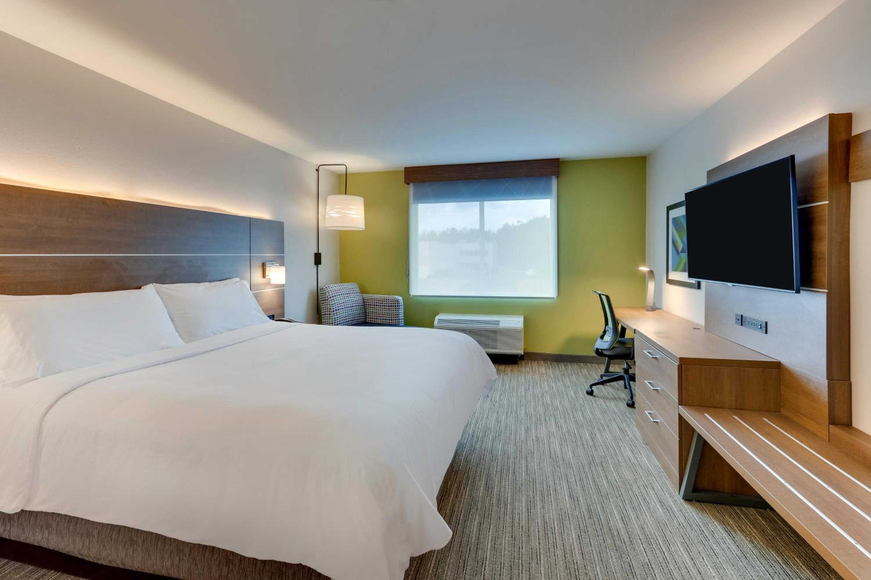 Standard King Room - Photo 8