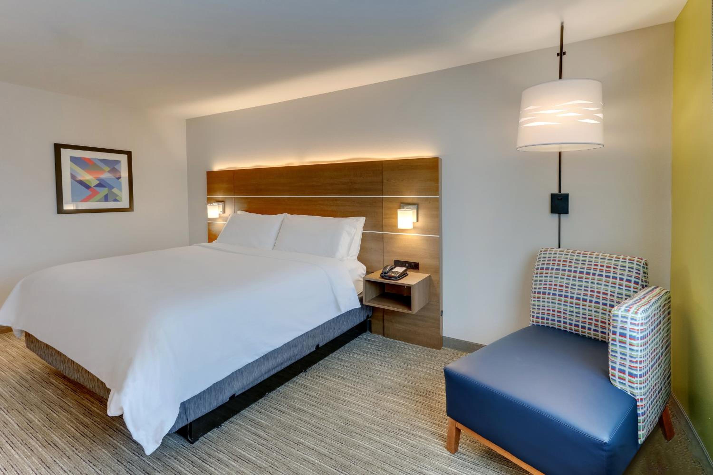 Standard King Room - Photo 3