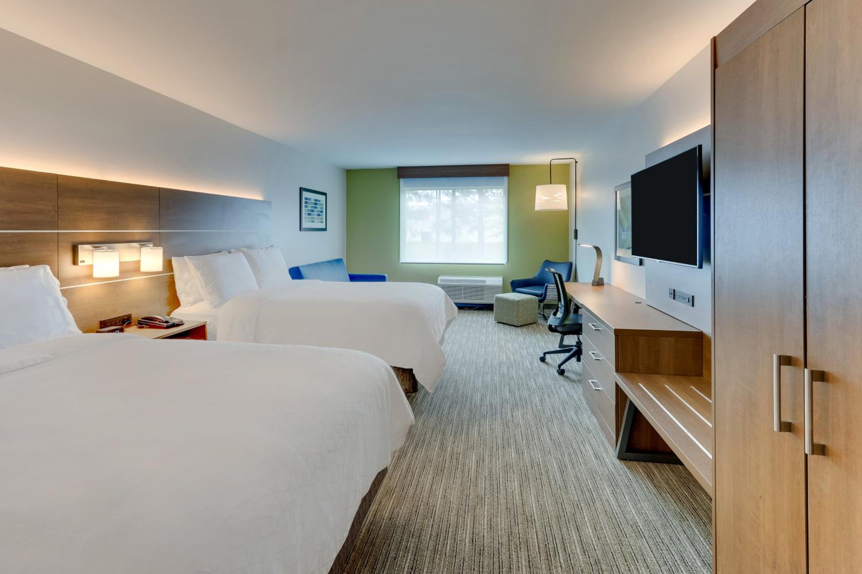 One-Bedroom Queen Suite - Mobility Accessible with Tub - Photo 9