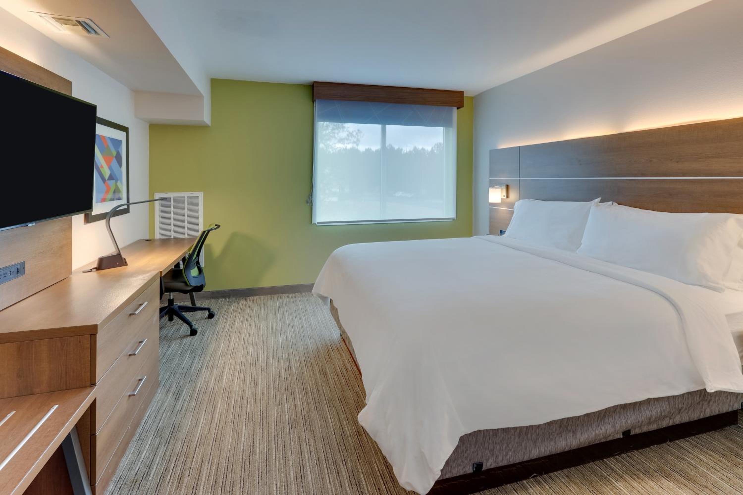 One-Bedroom Suite - Photo 9