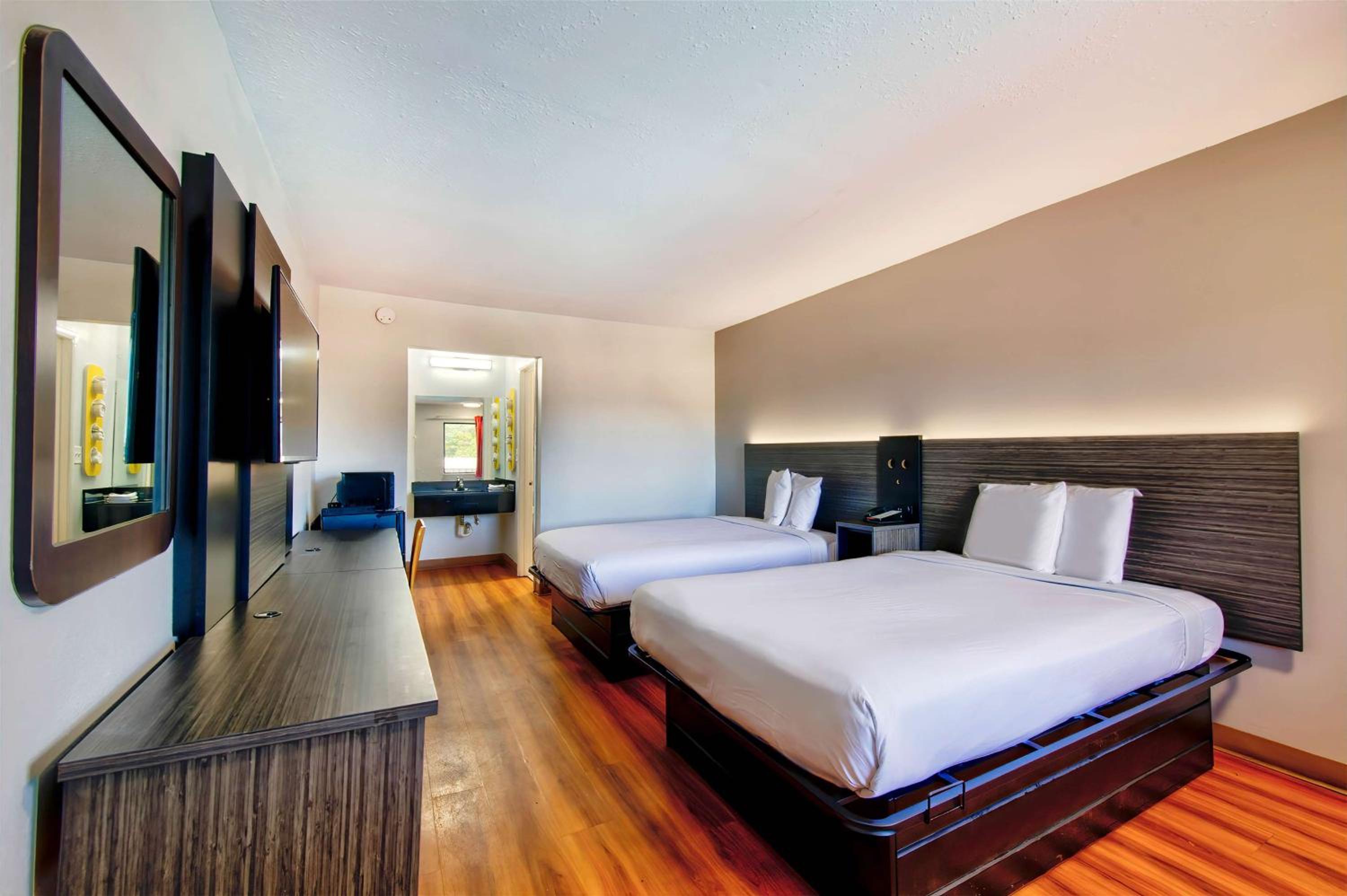 Double Room - Non-Smoking photo 1