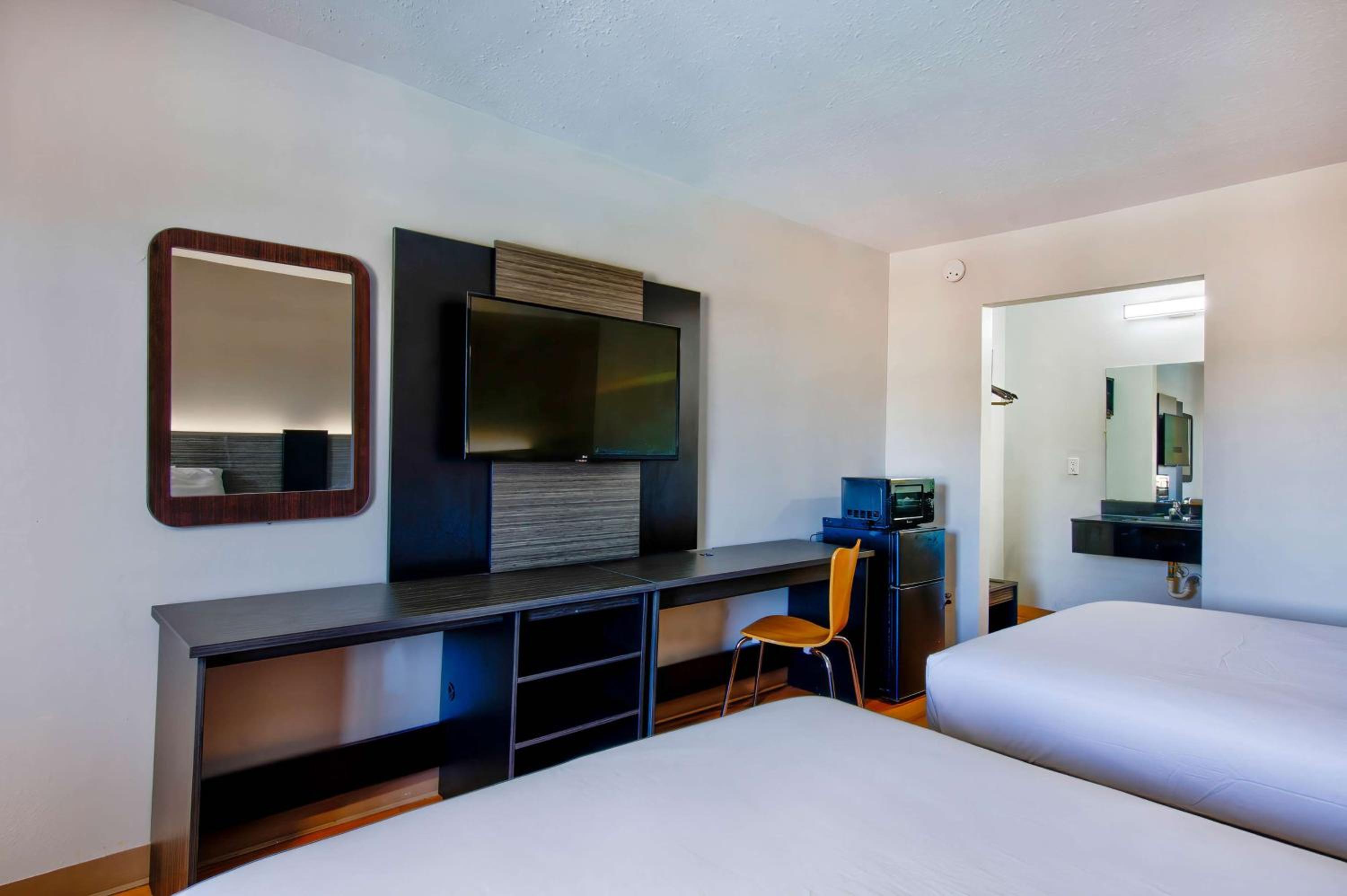 King Room - Non-Smoking photo 1