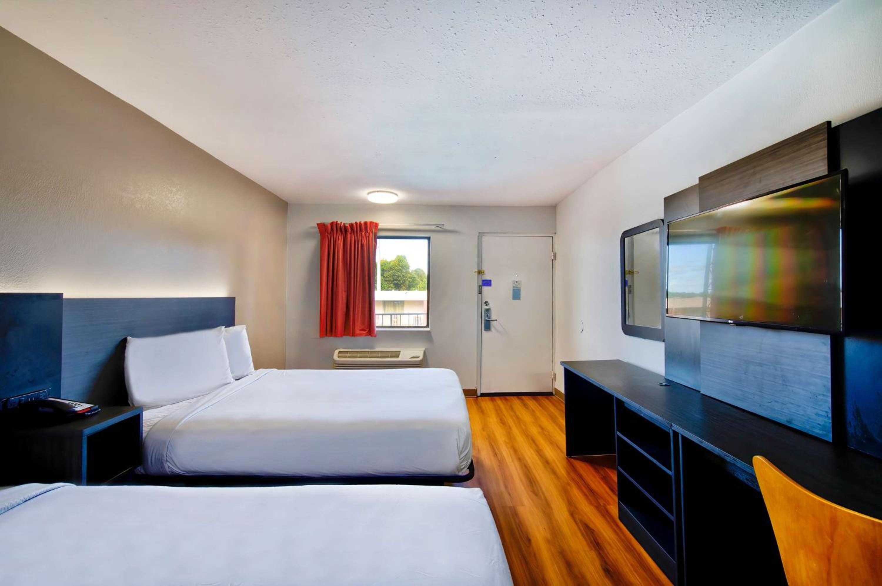 Double Room - Disability Access - Smoking photo 2