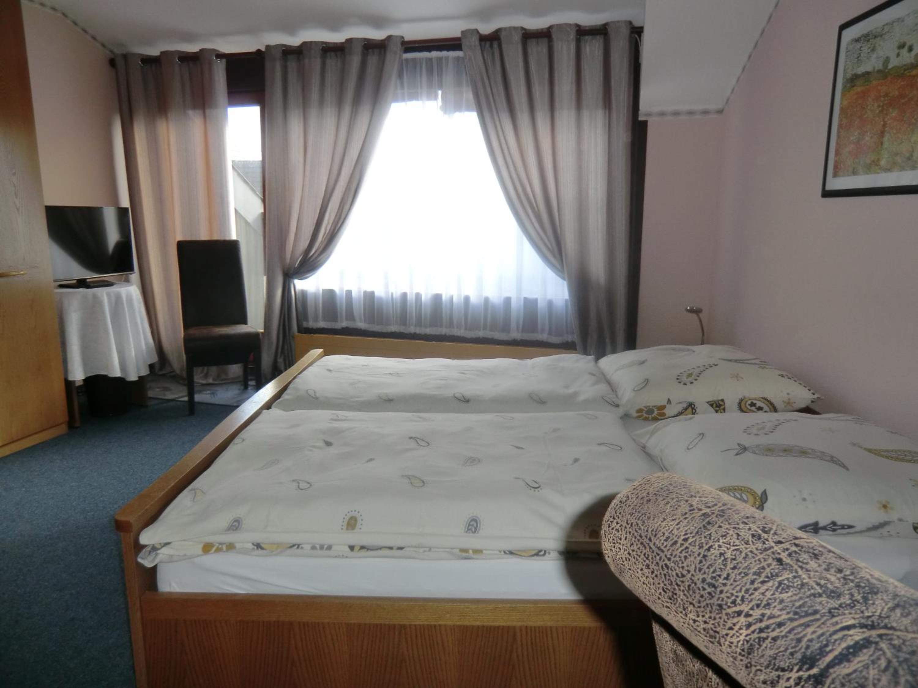Double or Twin Room - Photo 7