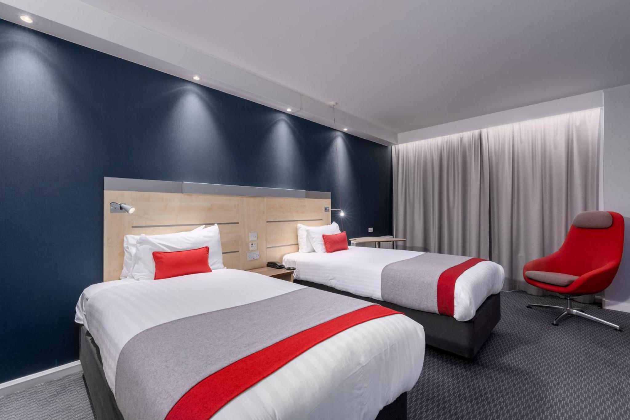 Standard Twin Room with Free Hot Breakfast - Accessible - Photo 4