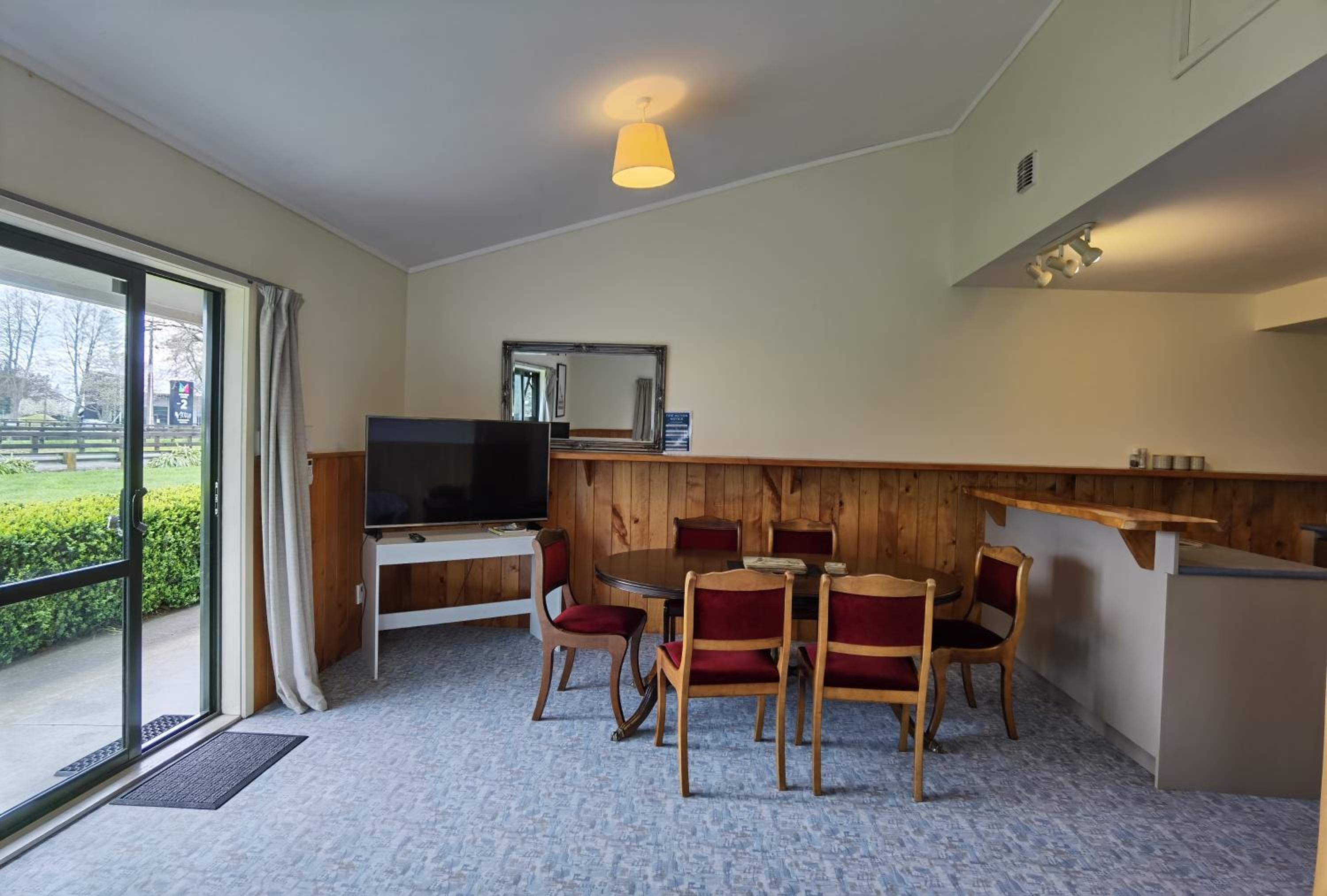 Standard Family Room - Photo 4