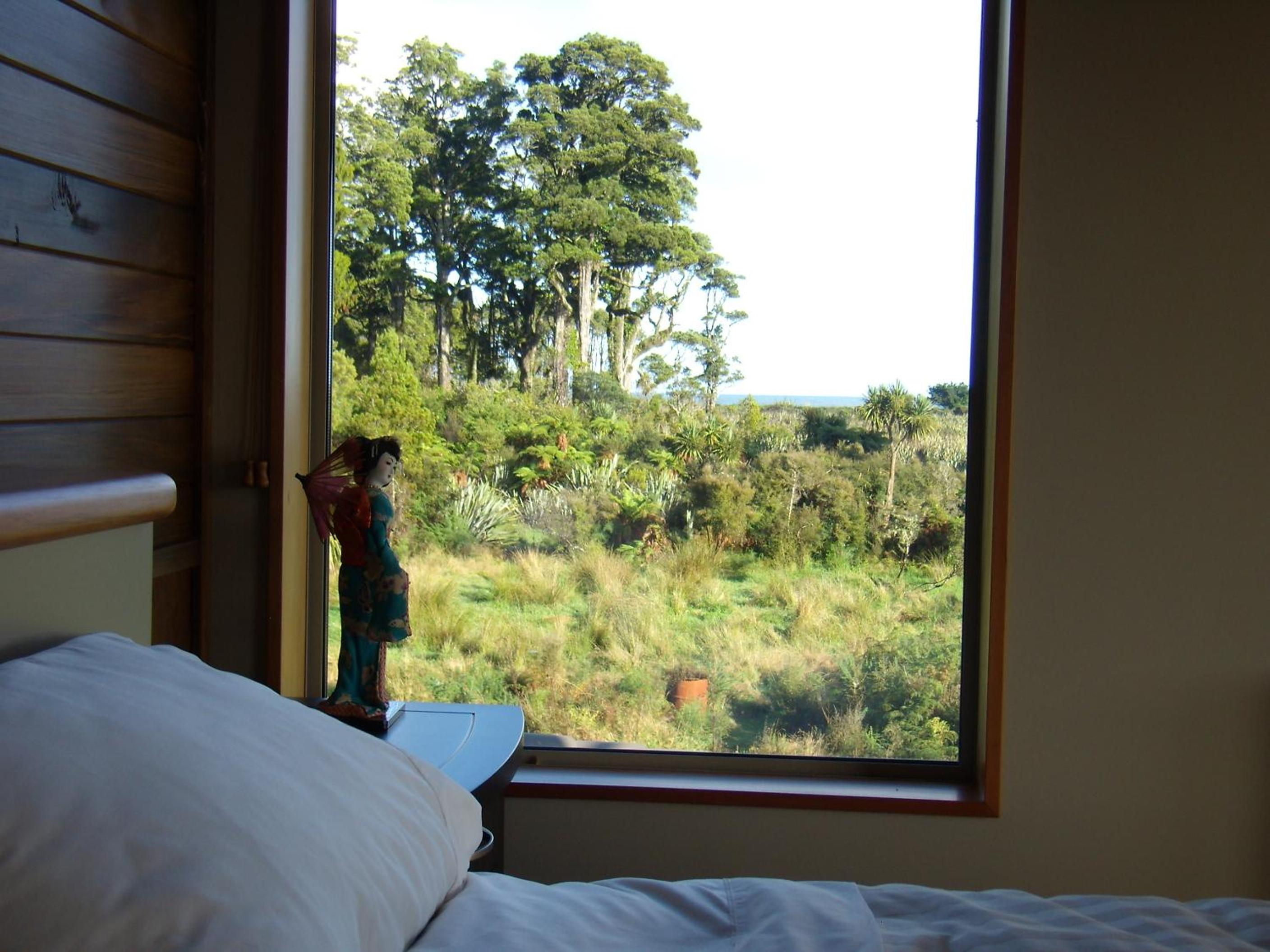 Deluxe King Room with Bathtub photo 2