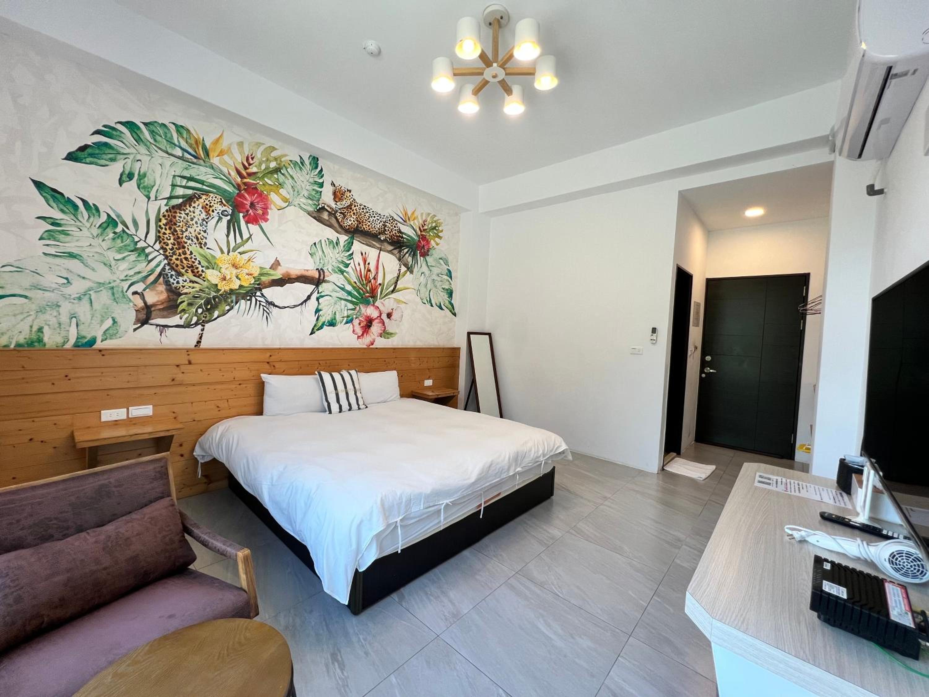 Queen Suite - First Floor photo 1