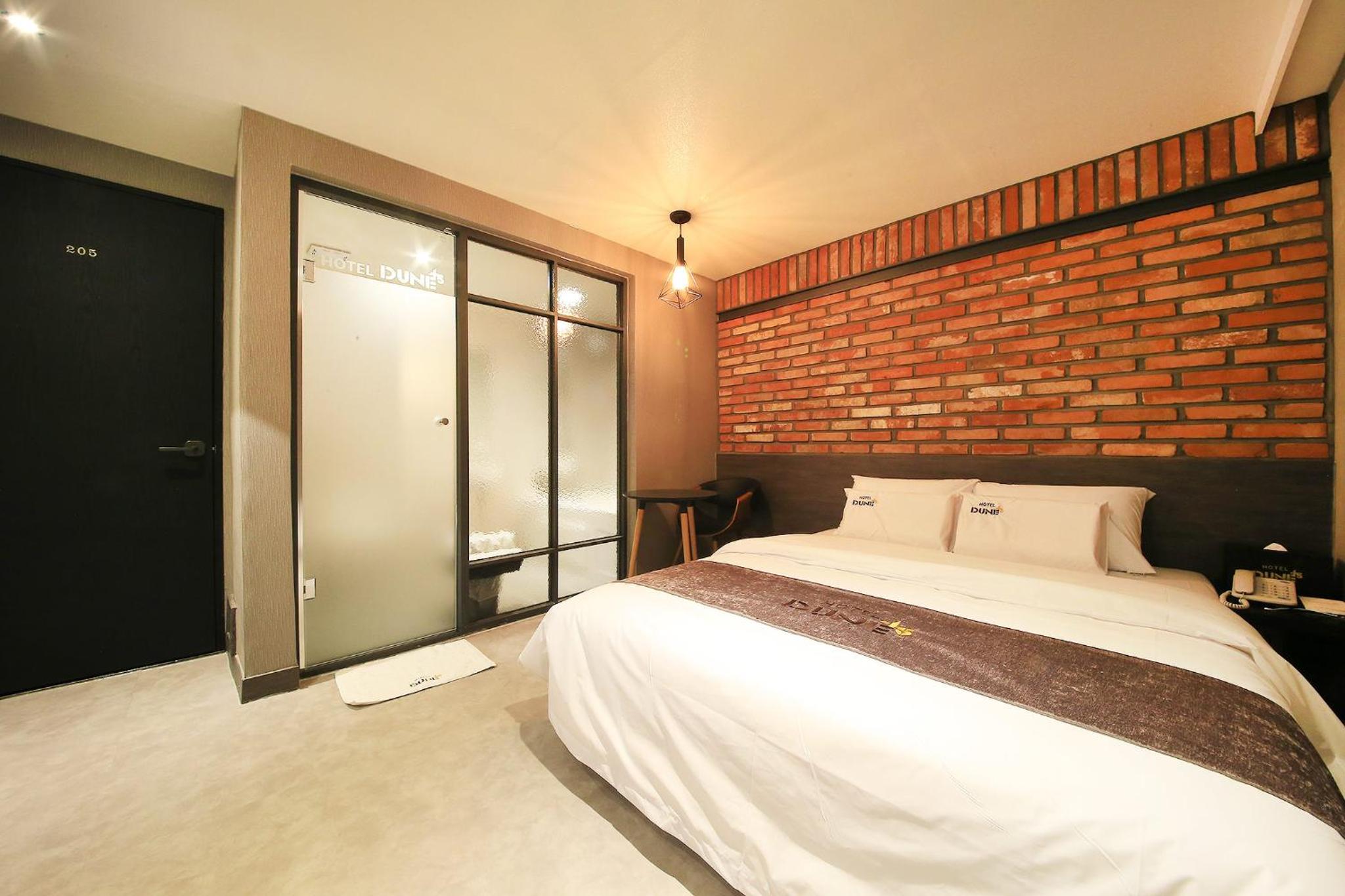 Standard Double Room - Photo 2