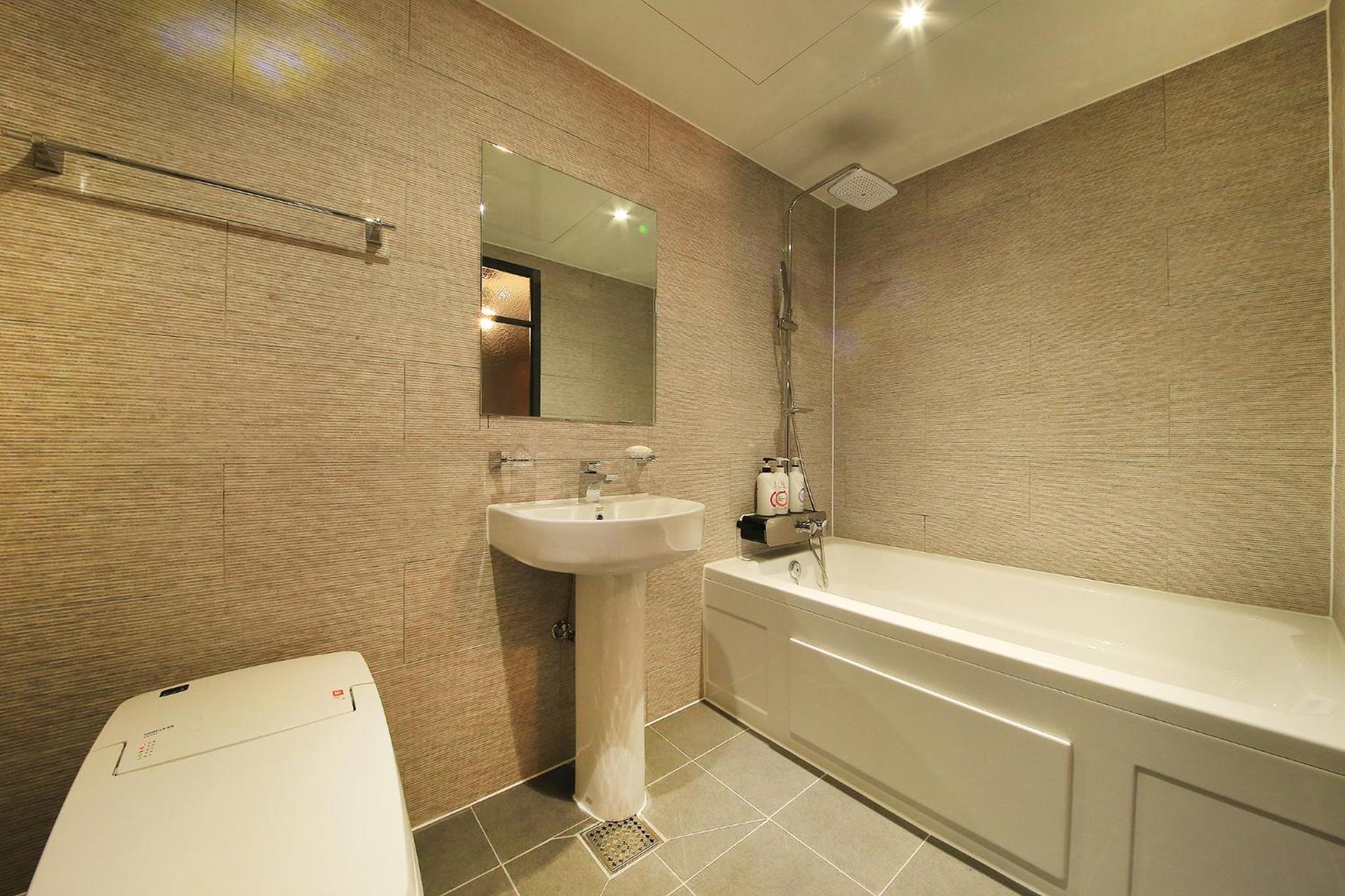 Standard Double Room - Photo 8