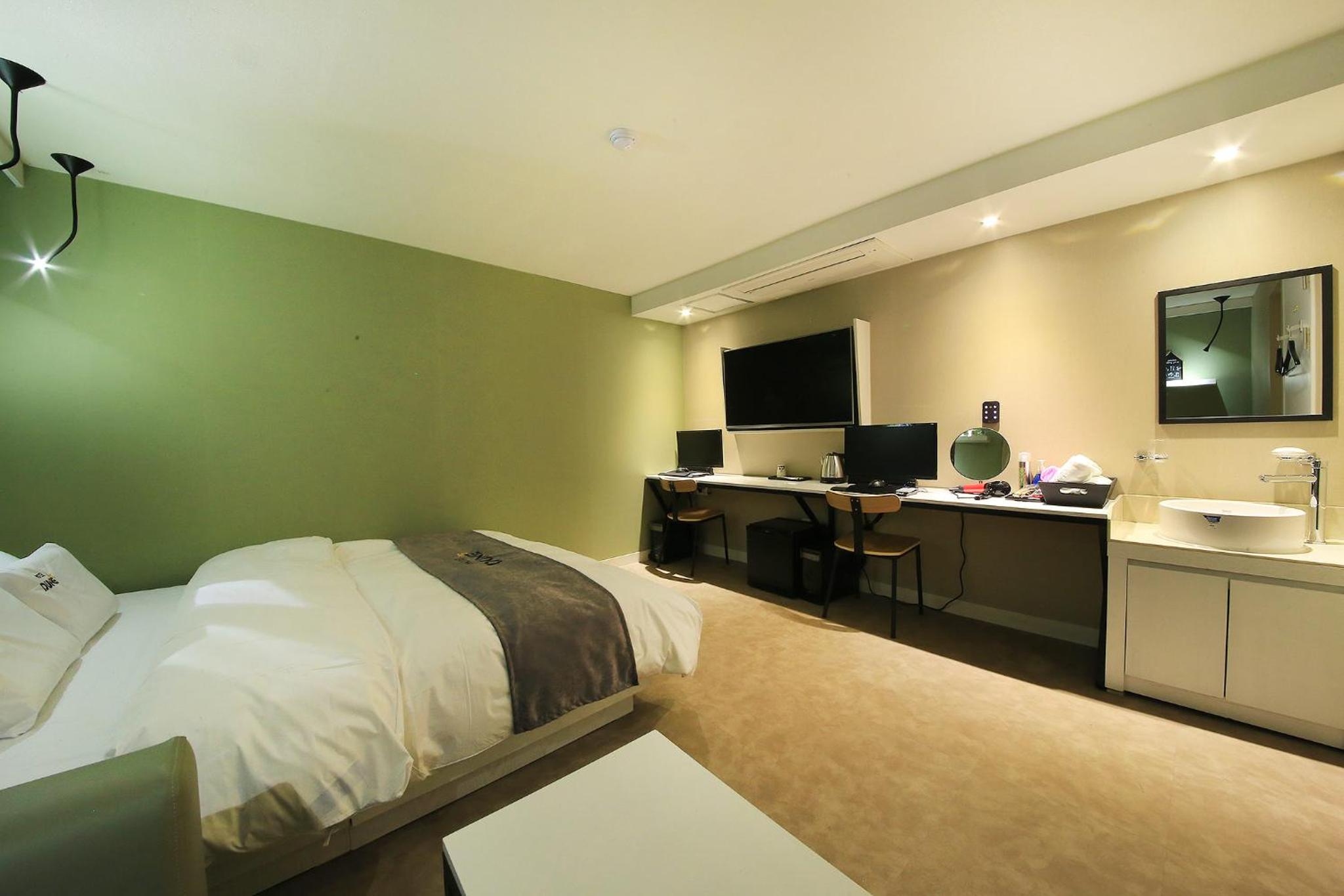 Deluxe Double Room - Photo 10