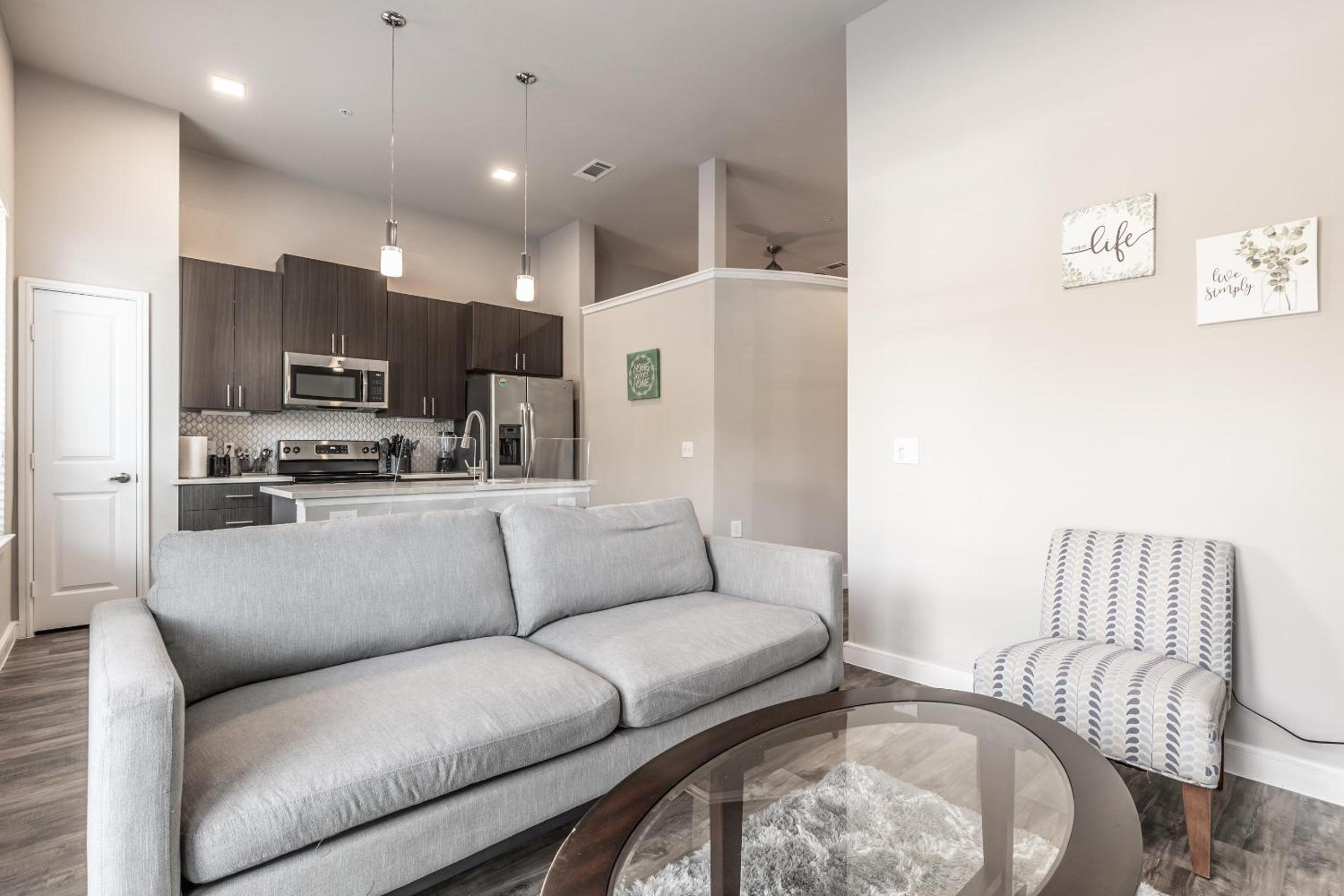 One-Bedroom Apartment - Photo 3
