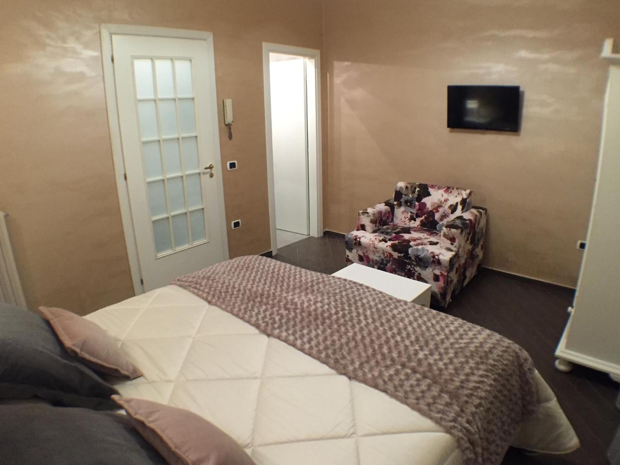 Double Room - Photo 16