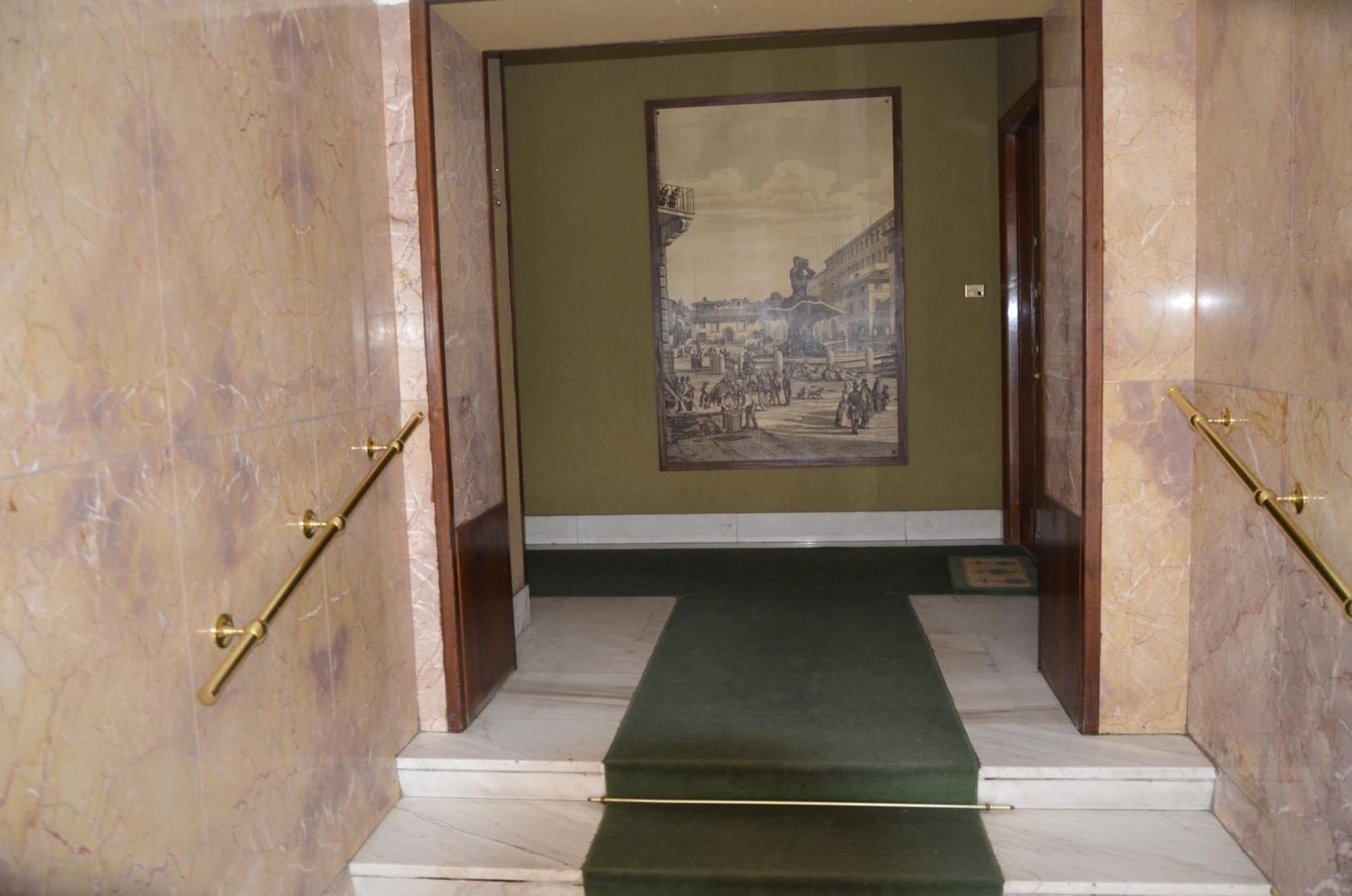 Queen Room with Balcony photo 2