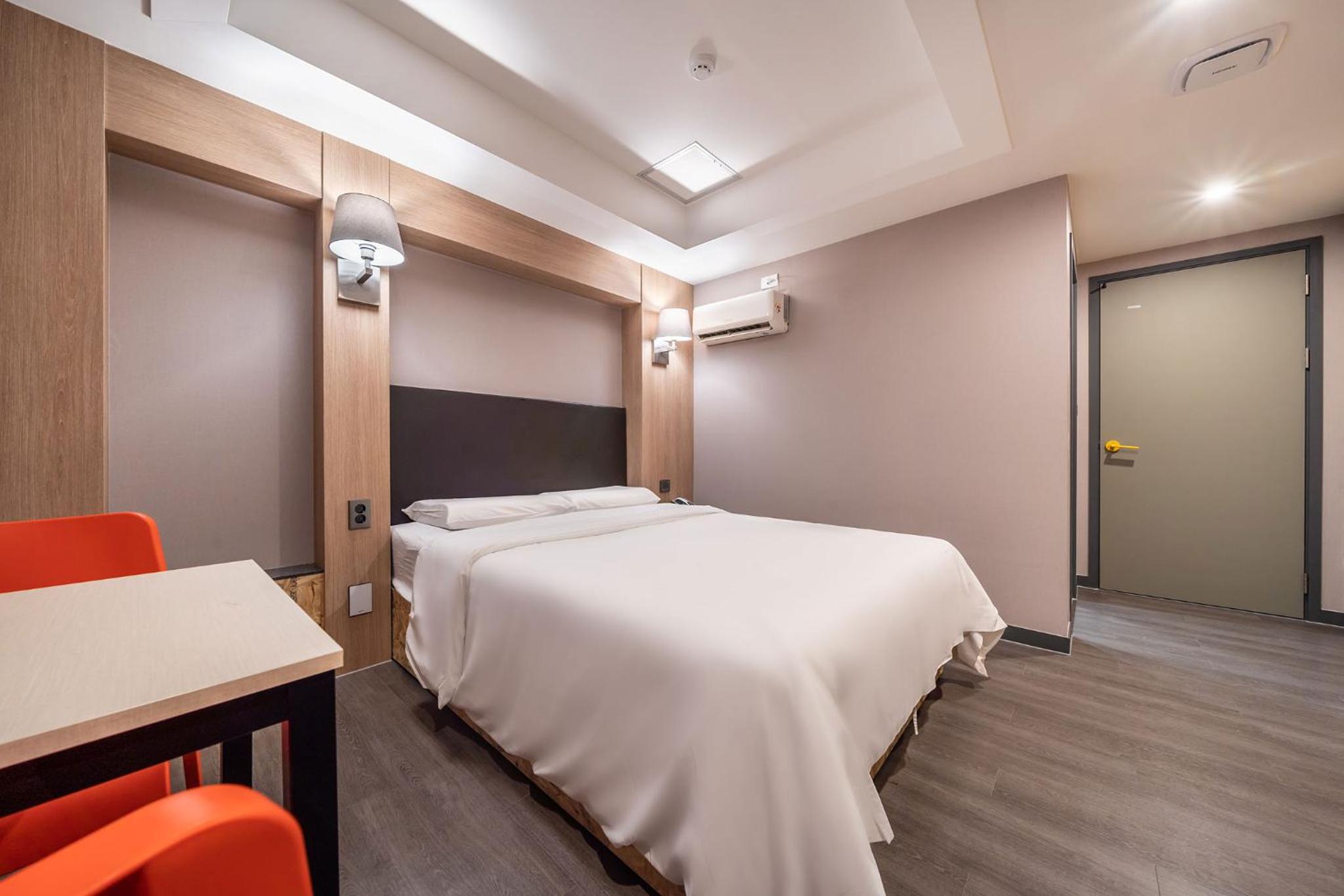 Economy Triple Room - Photo 4