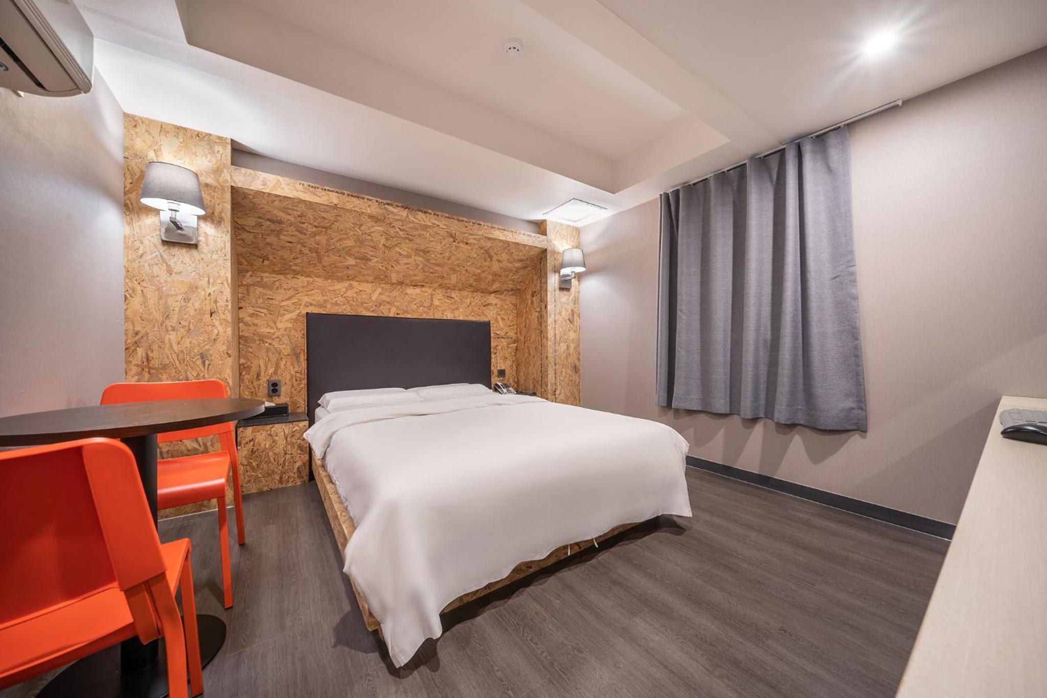 Economy Triple Room - Photo 10