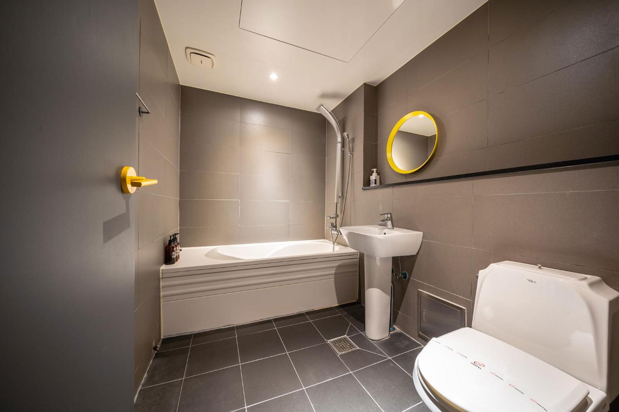 Deluxe Triple Room - Photo 10