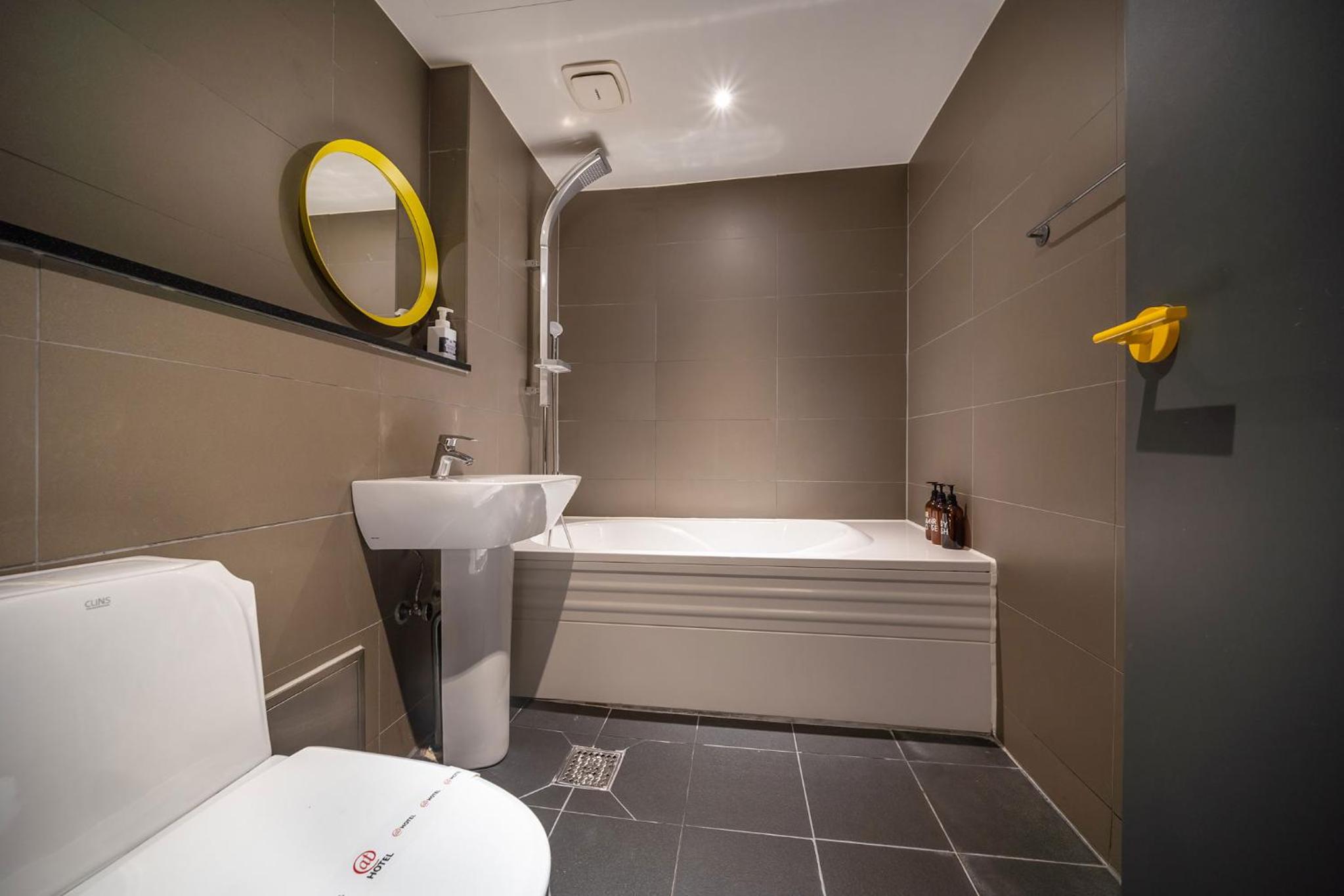 Deluxe Triple Room - Photo 11