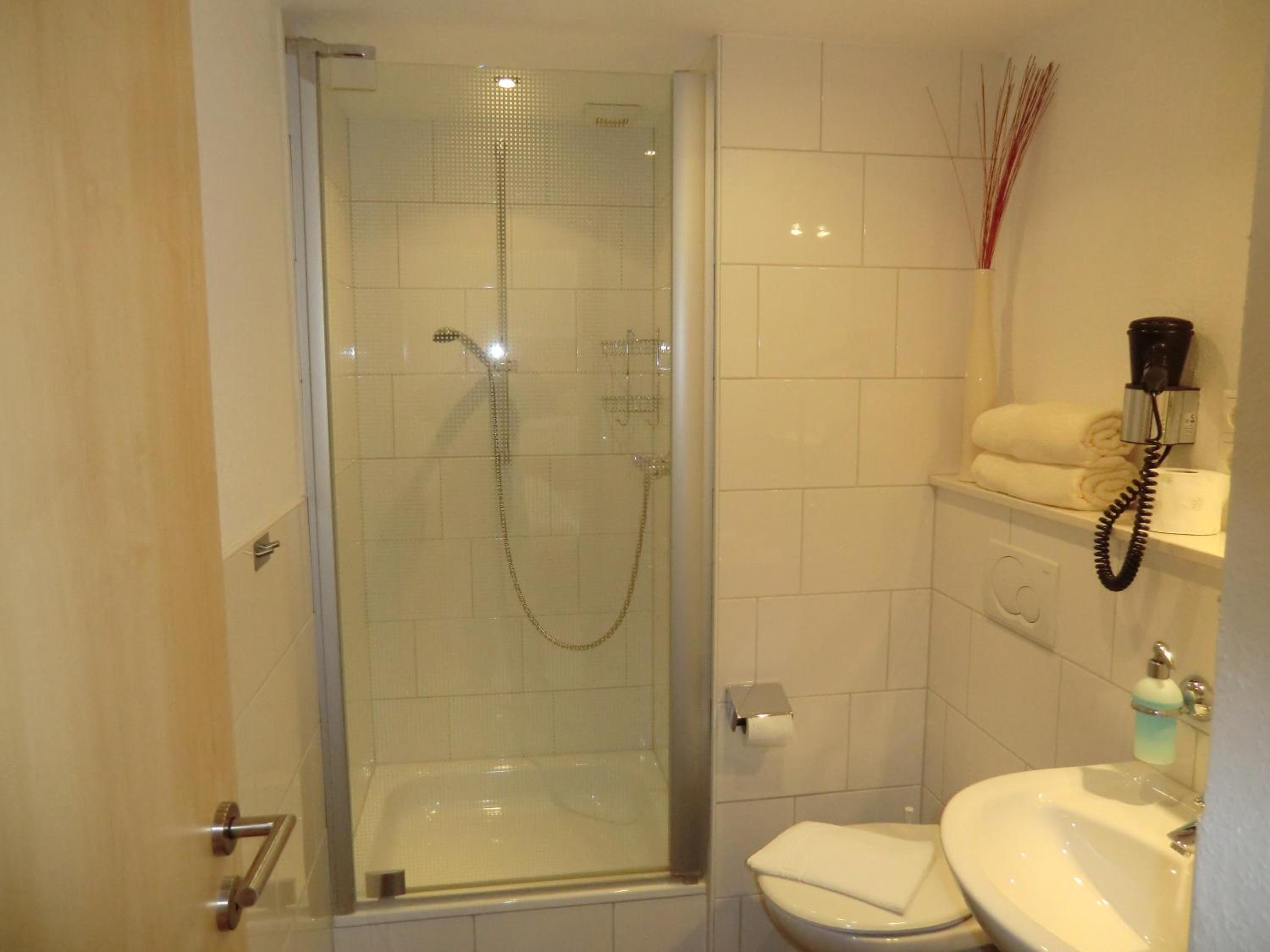 Double or Twin Room - Photo 5