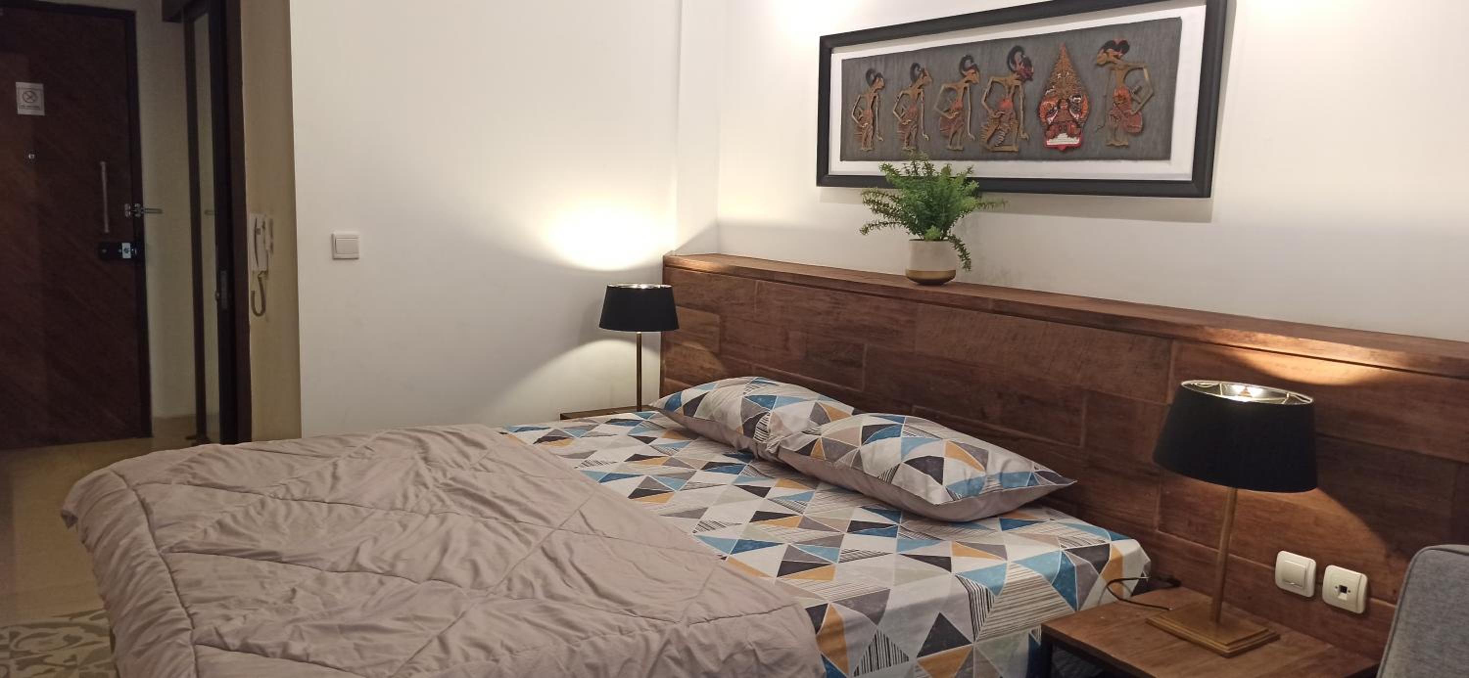 One-Bedroom Apartment - Photo 6